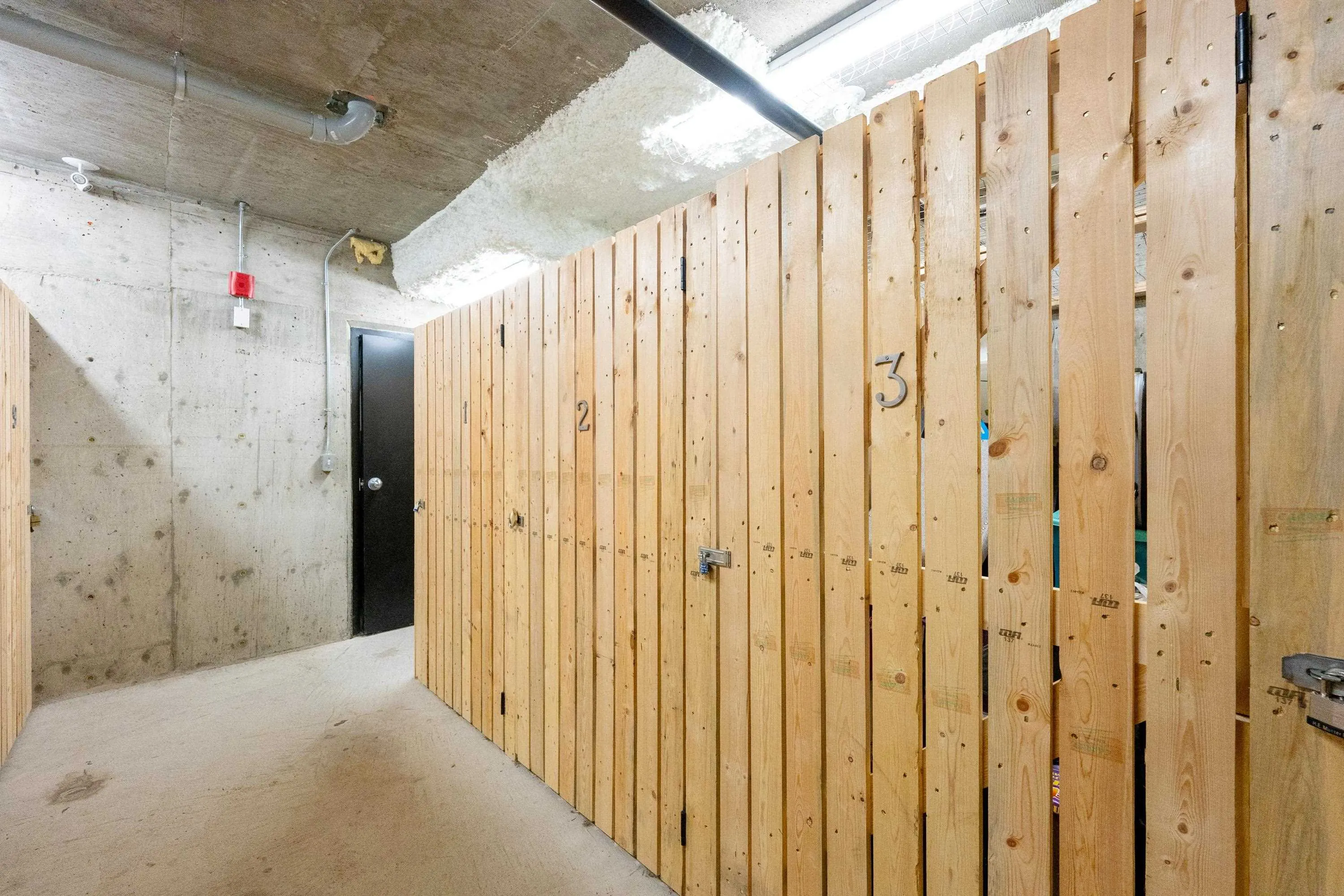 101 2460 Kelly Avenue