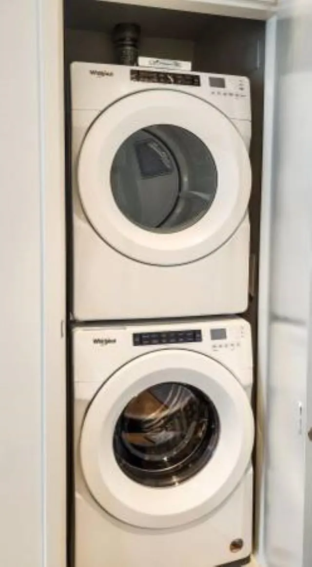 1404 720 Farrow Street