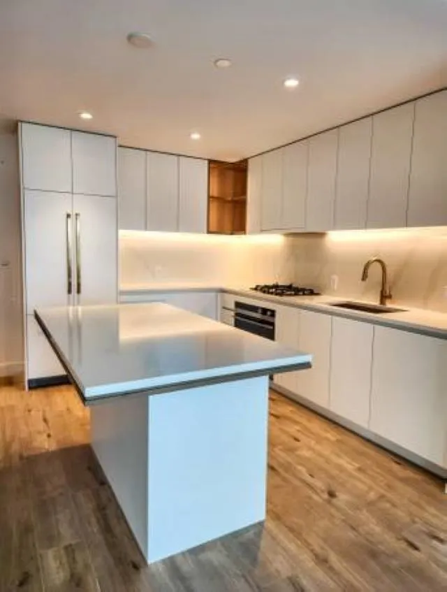 1404 720 Farrow Street