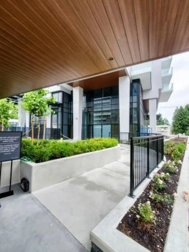 1404 720 Farrow Street