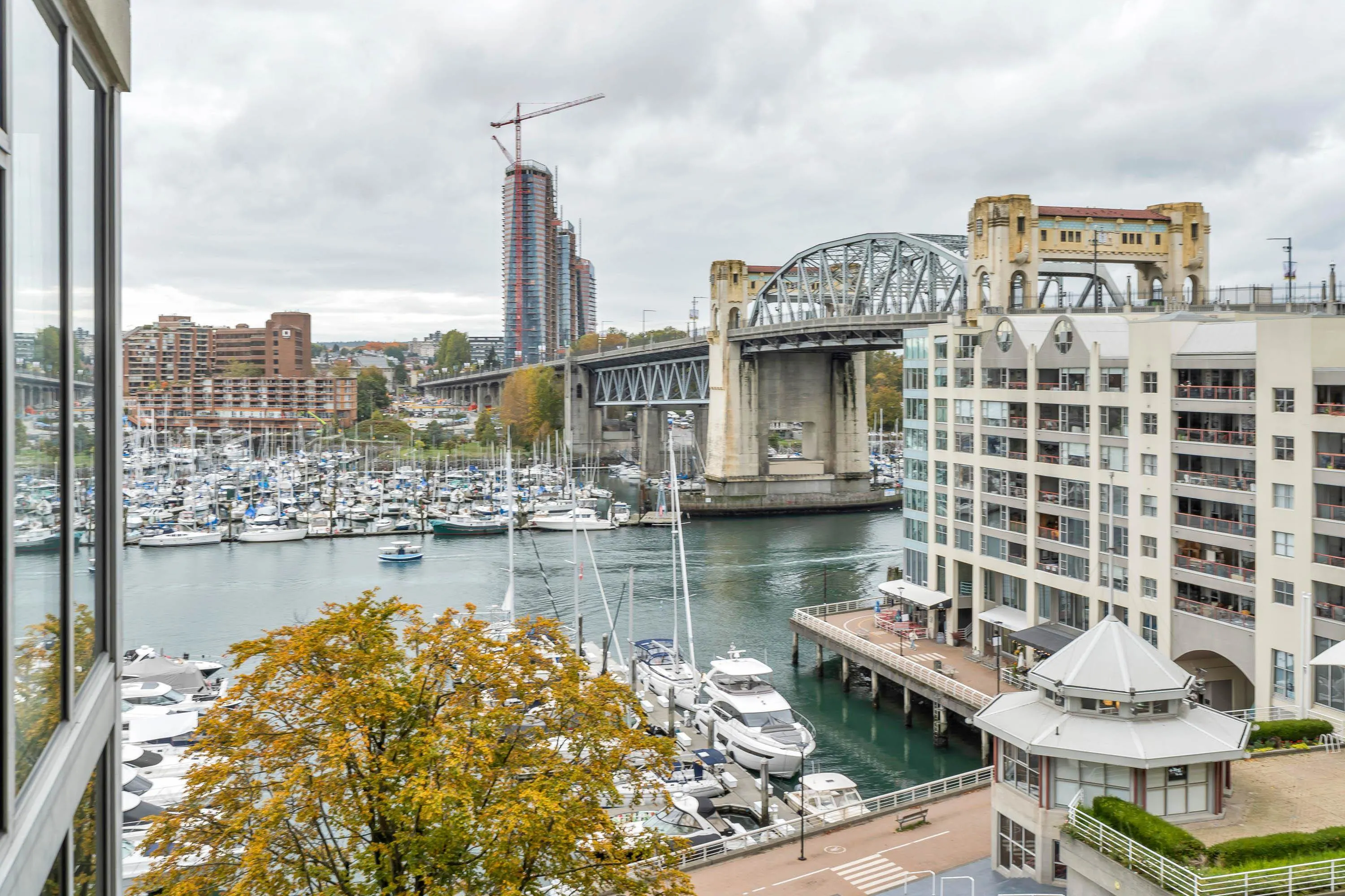 704 990 Beach Avenue