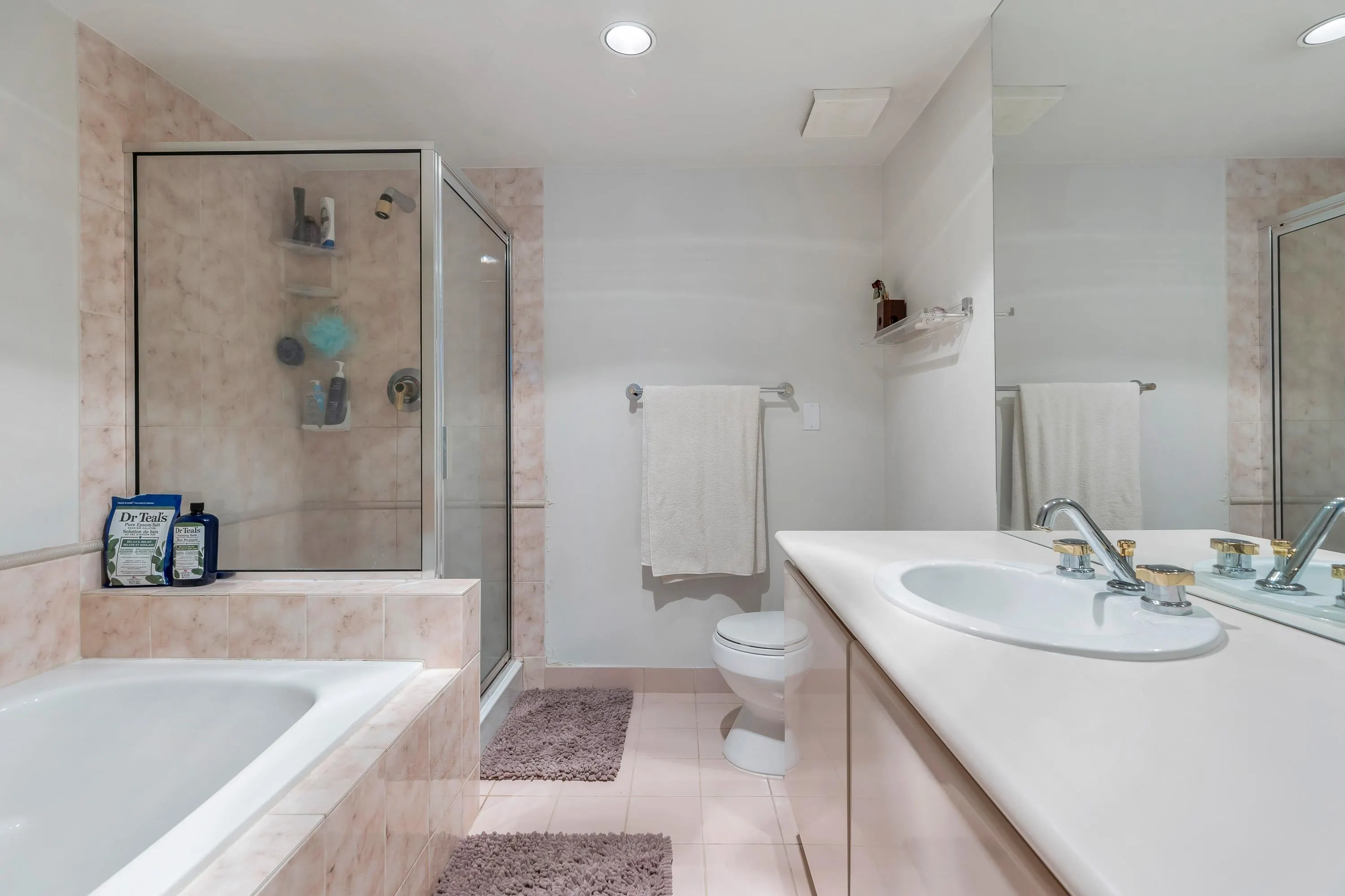 704 990 Beach Avenue