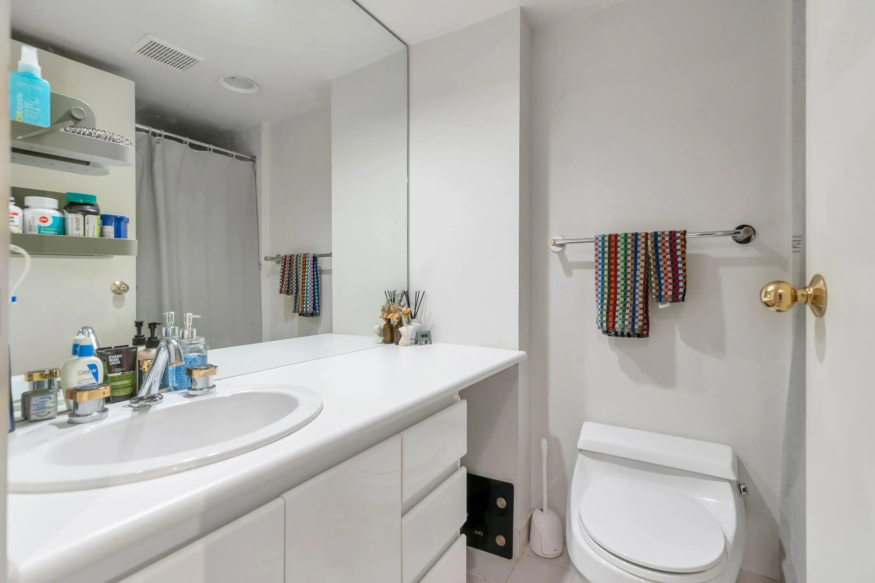 704 990 Beach Avenue