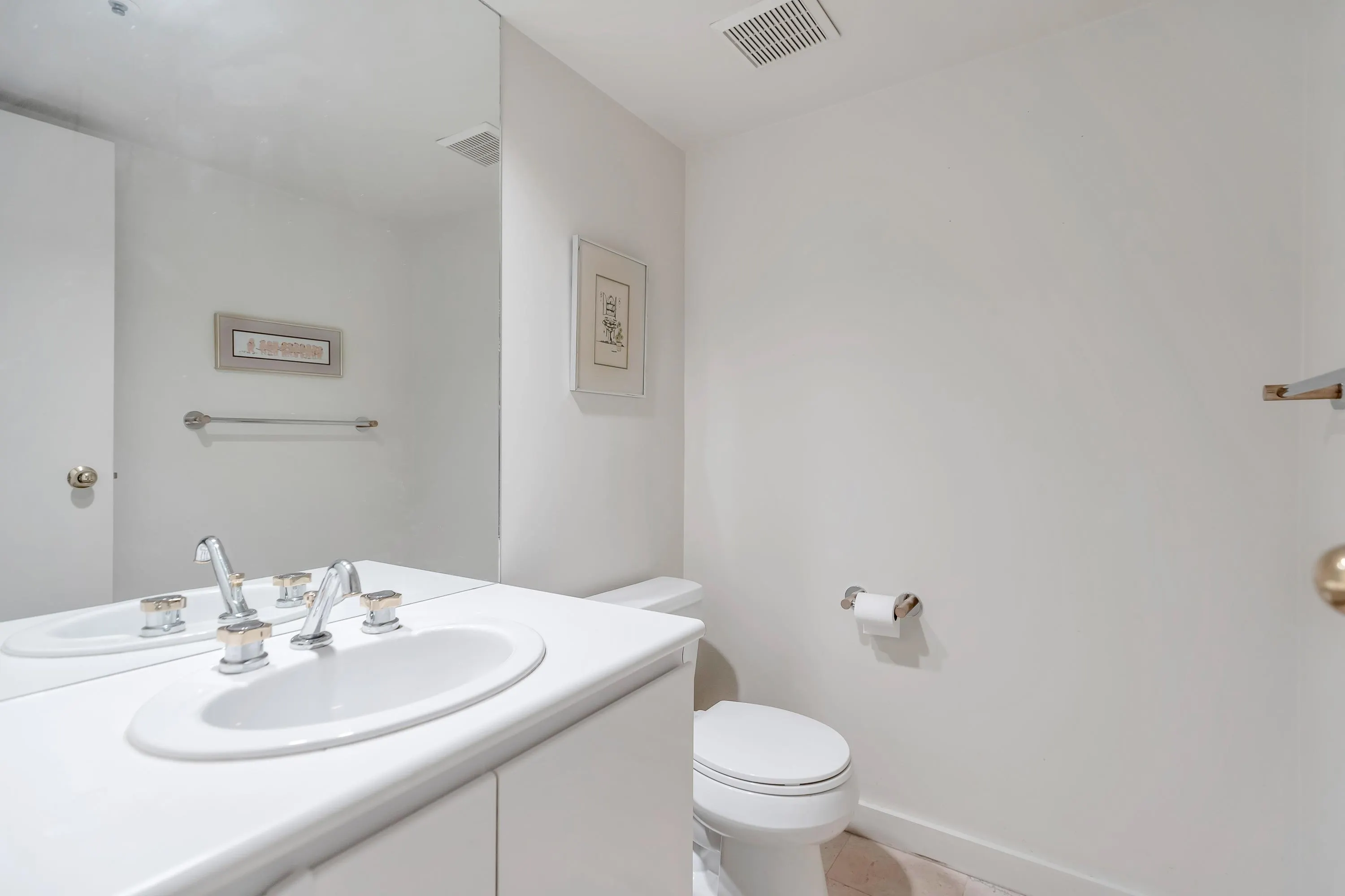 704 990 Beach Avenue