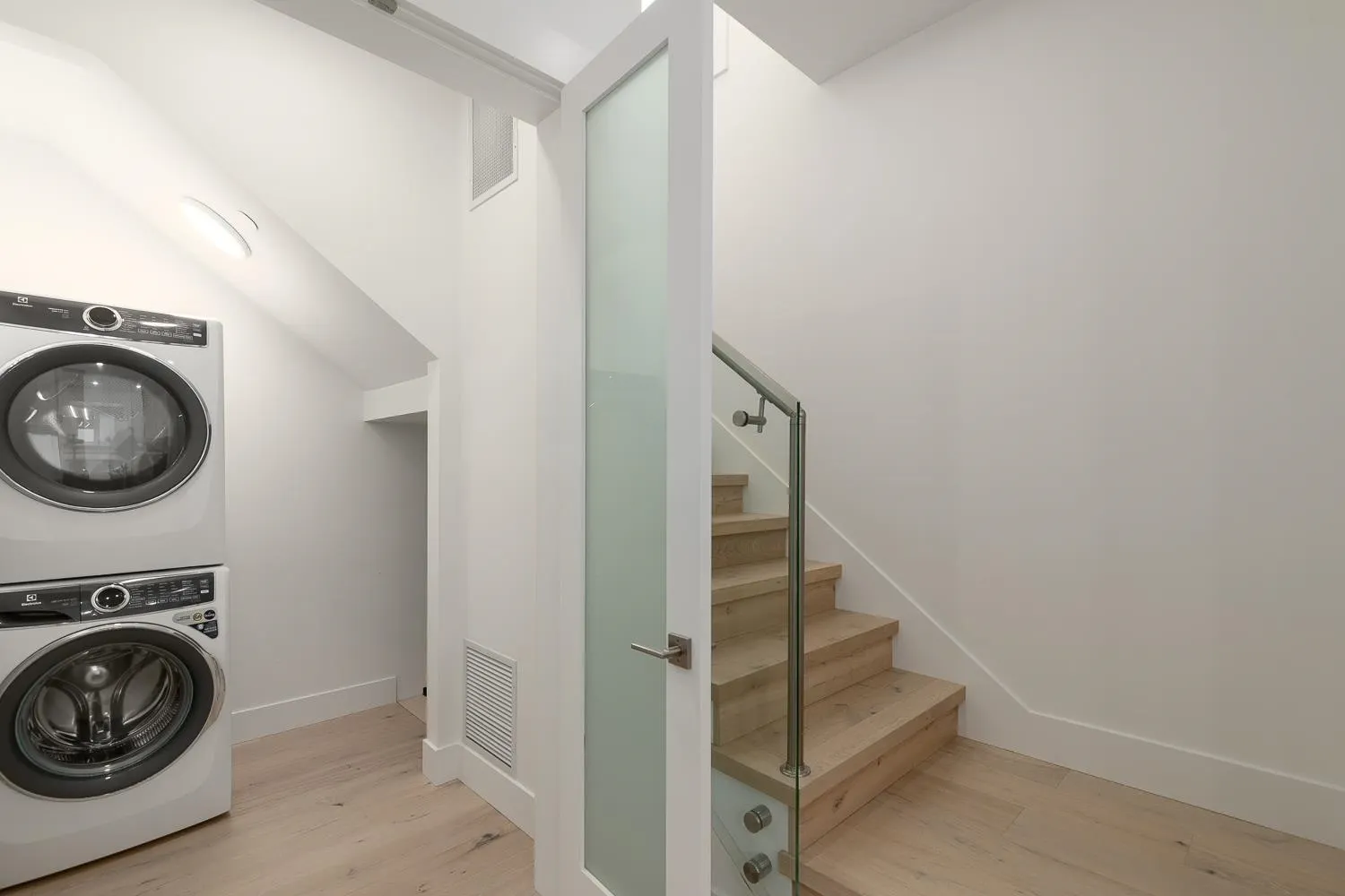 3075 Courtenay Street