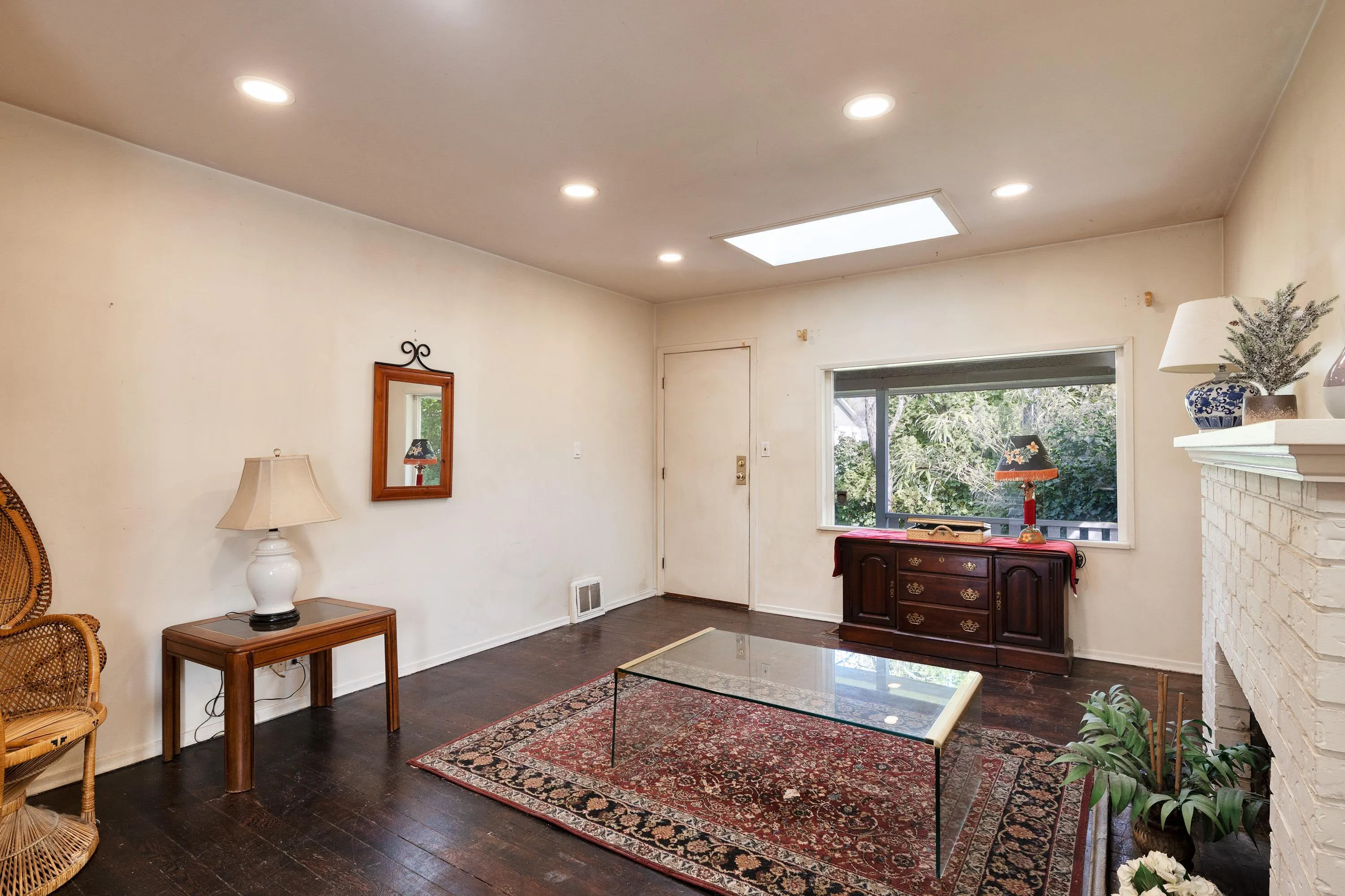 445 W Queens Road
