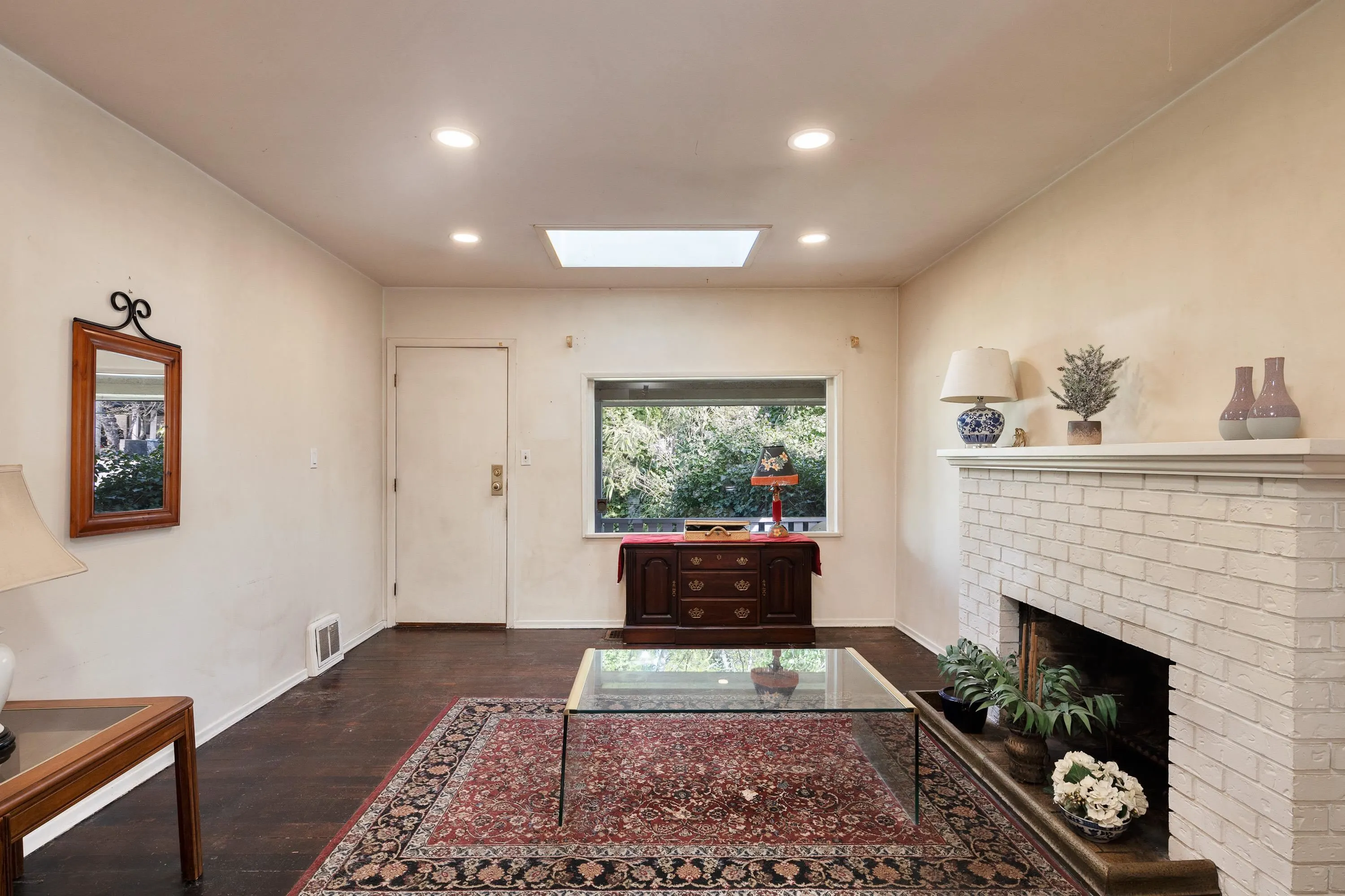 445 W Queens Road