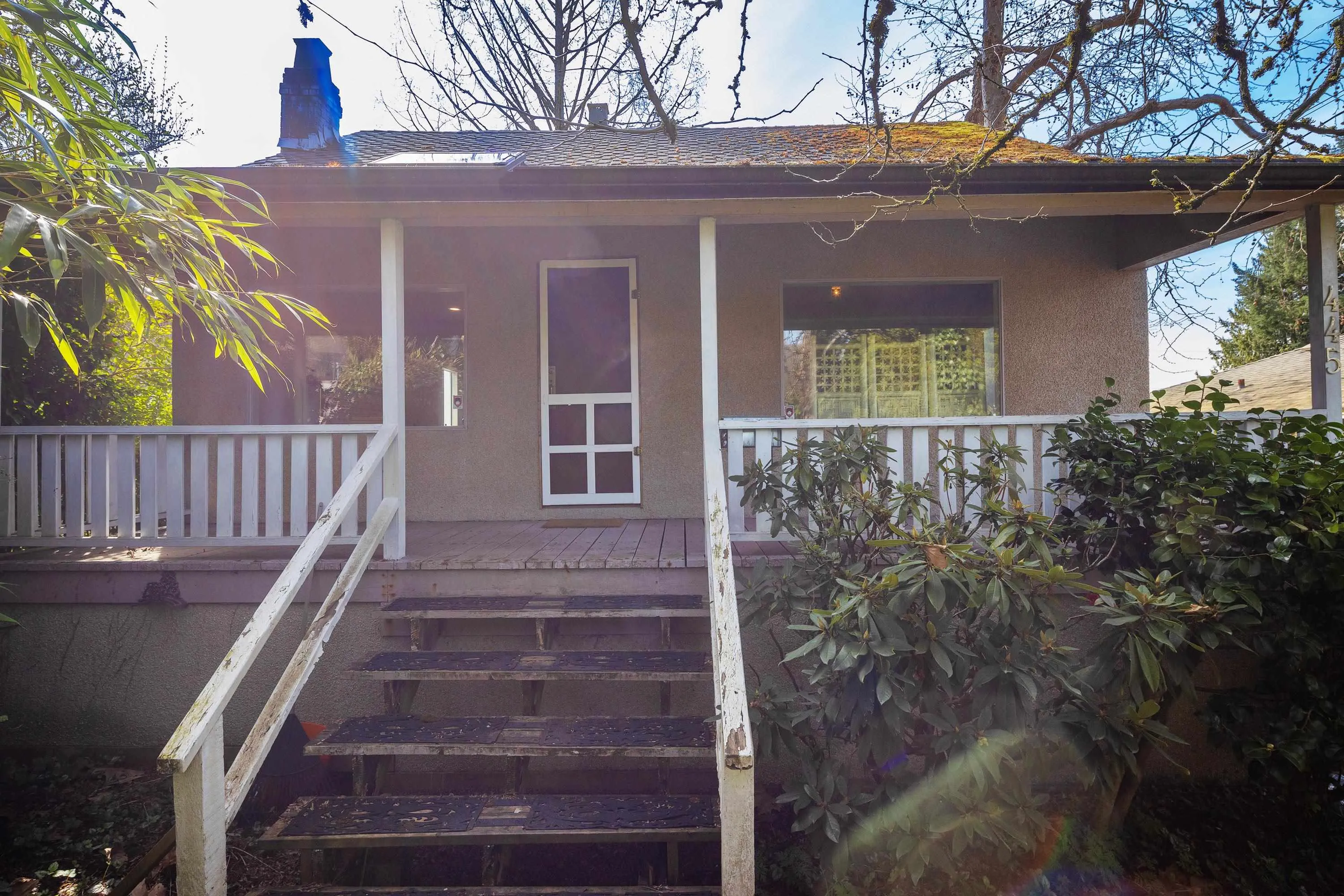 445 W Queens Road