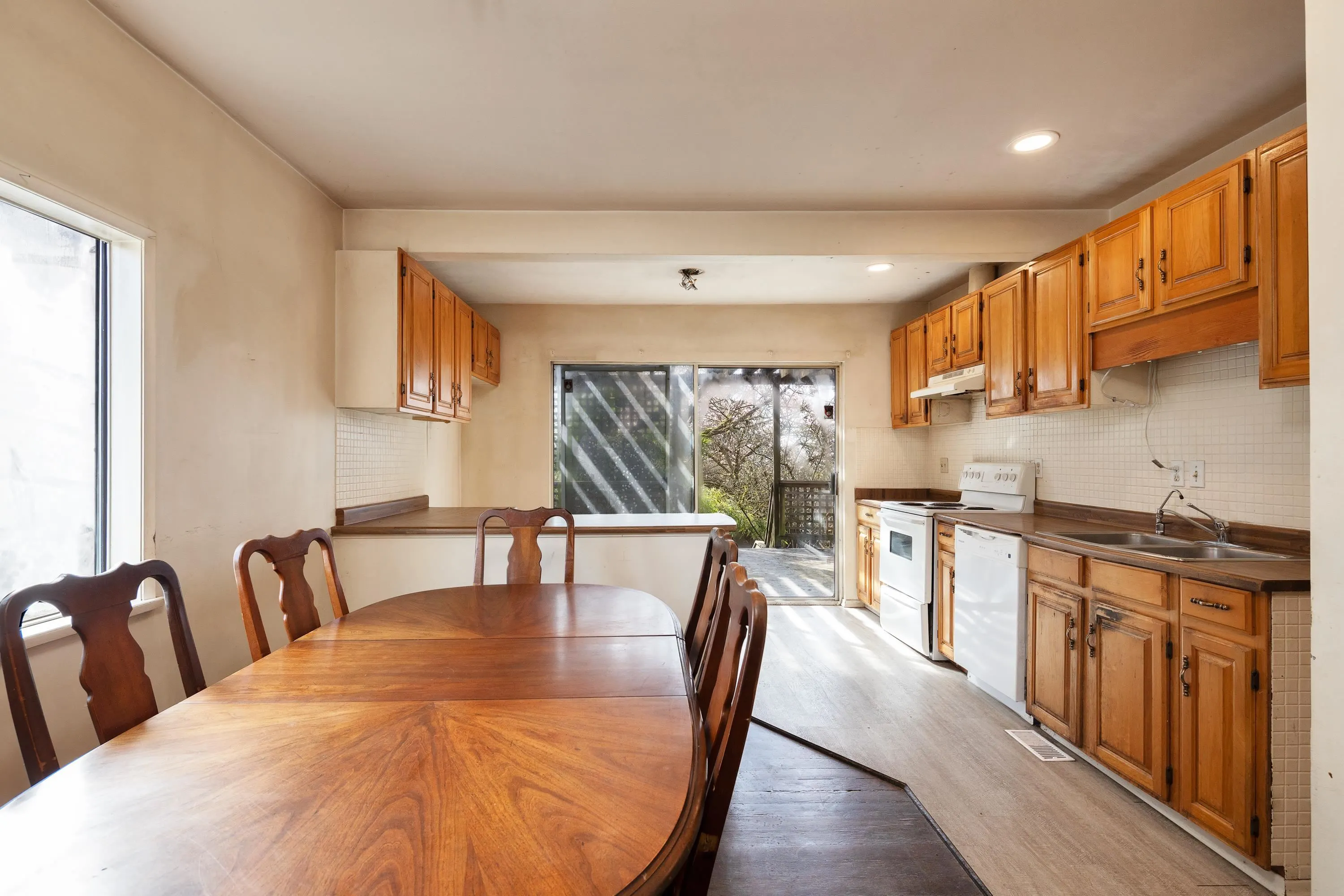 445 W Queens Road