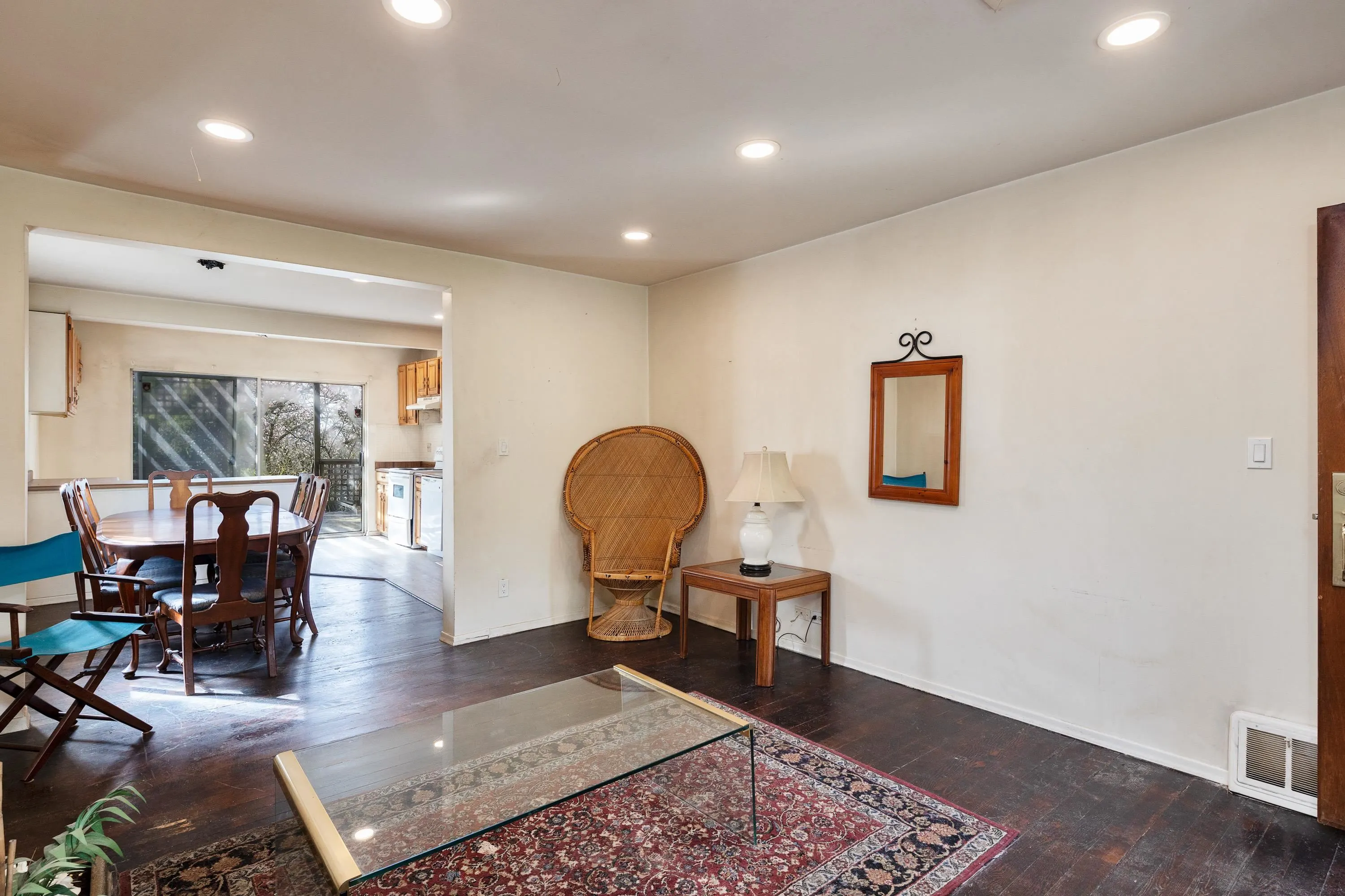 445 W Queens Road