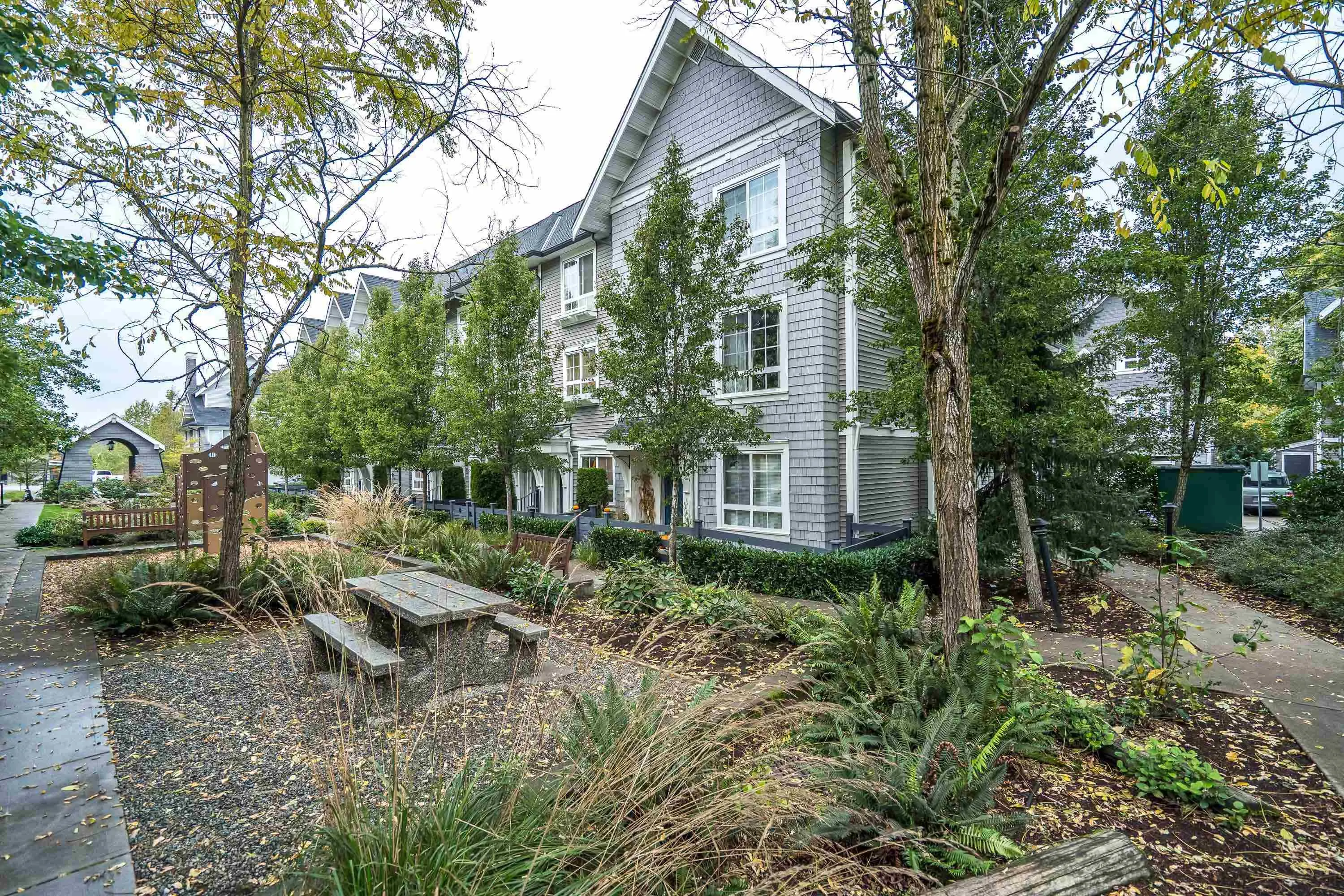 60 8476 207a Street