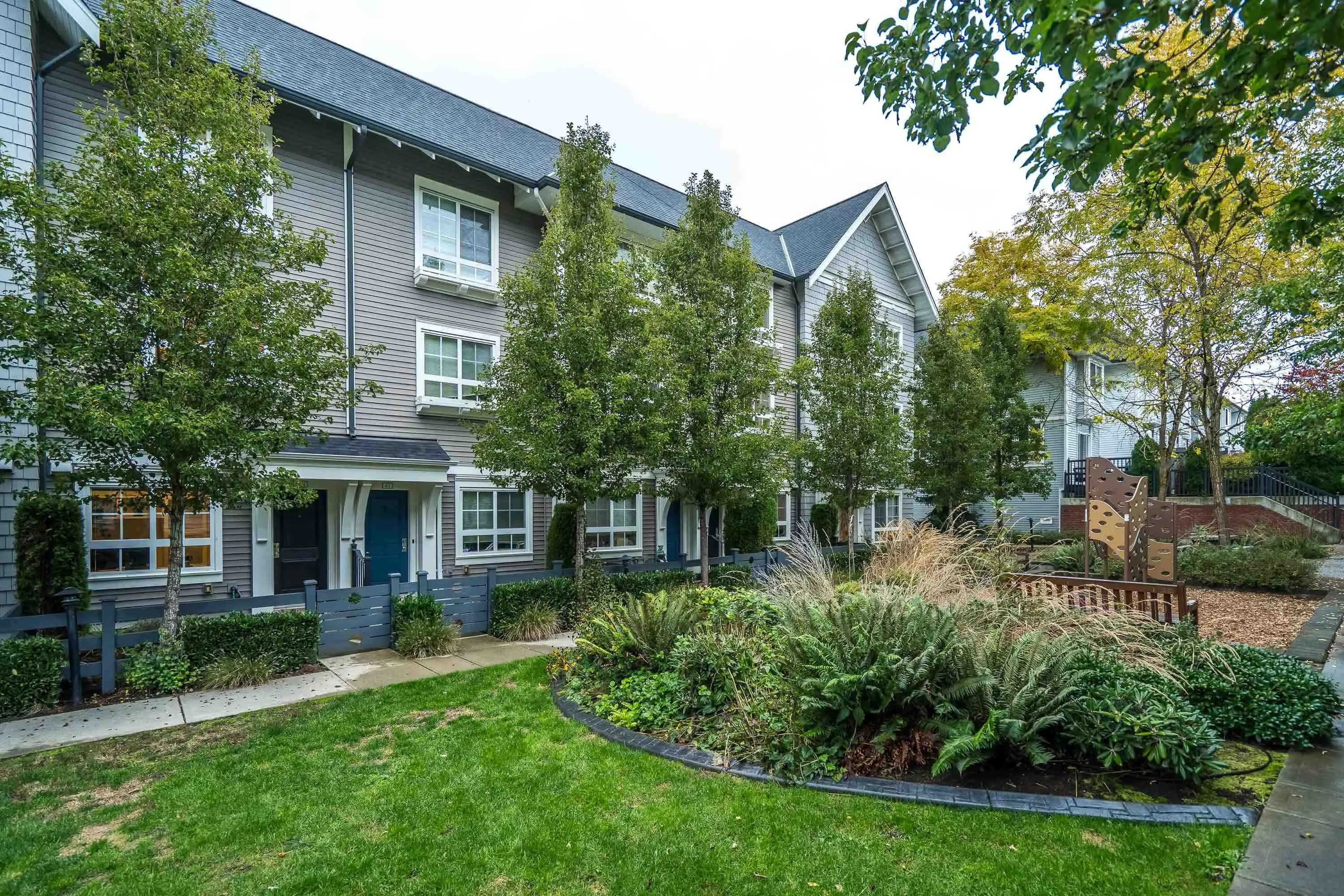 60 8476 207a Street