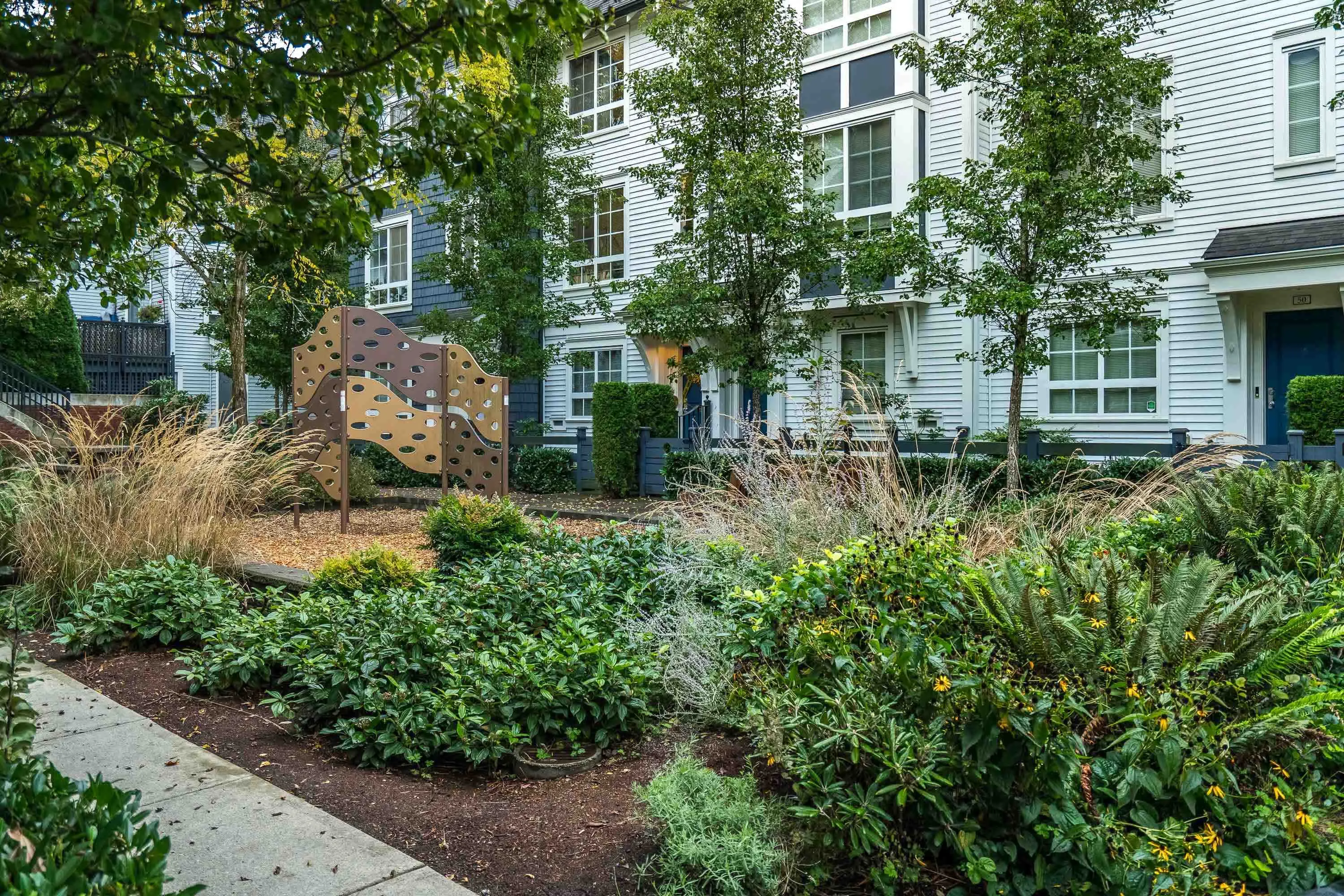 60 8476 207a Street