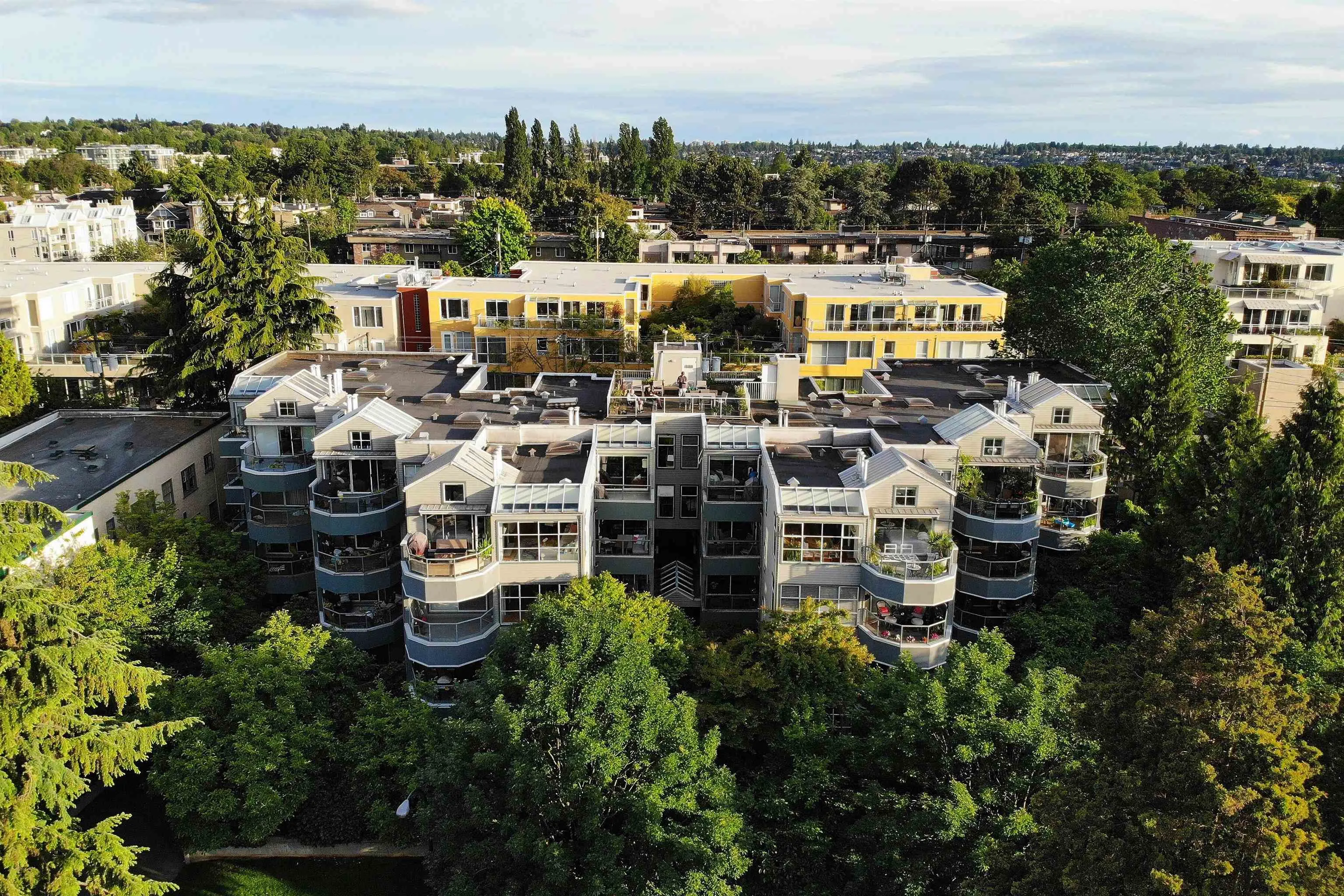 402 2250 W 3rd Avenue