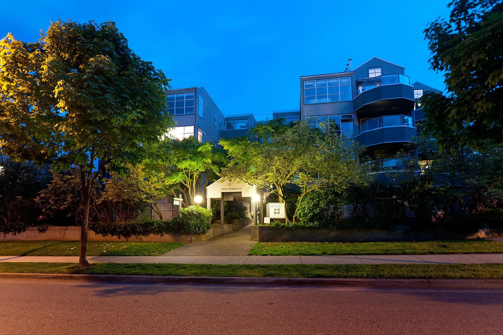 402 2250 W 3rd Avenue