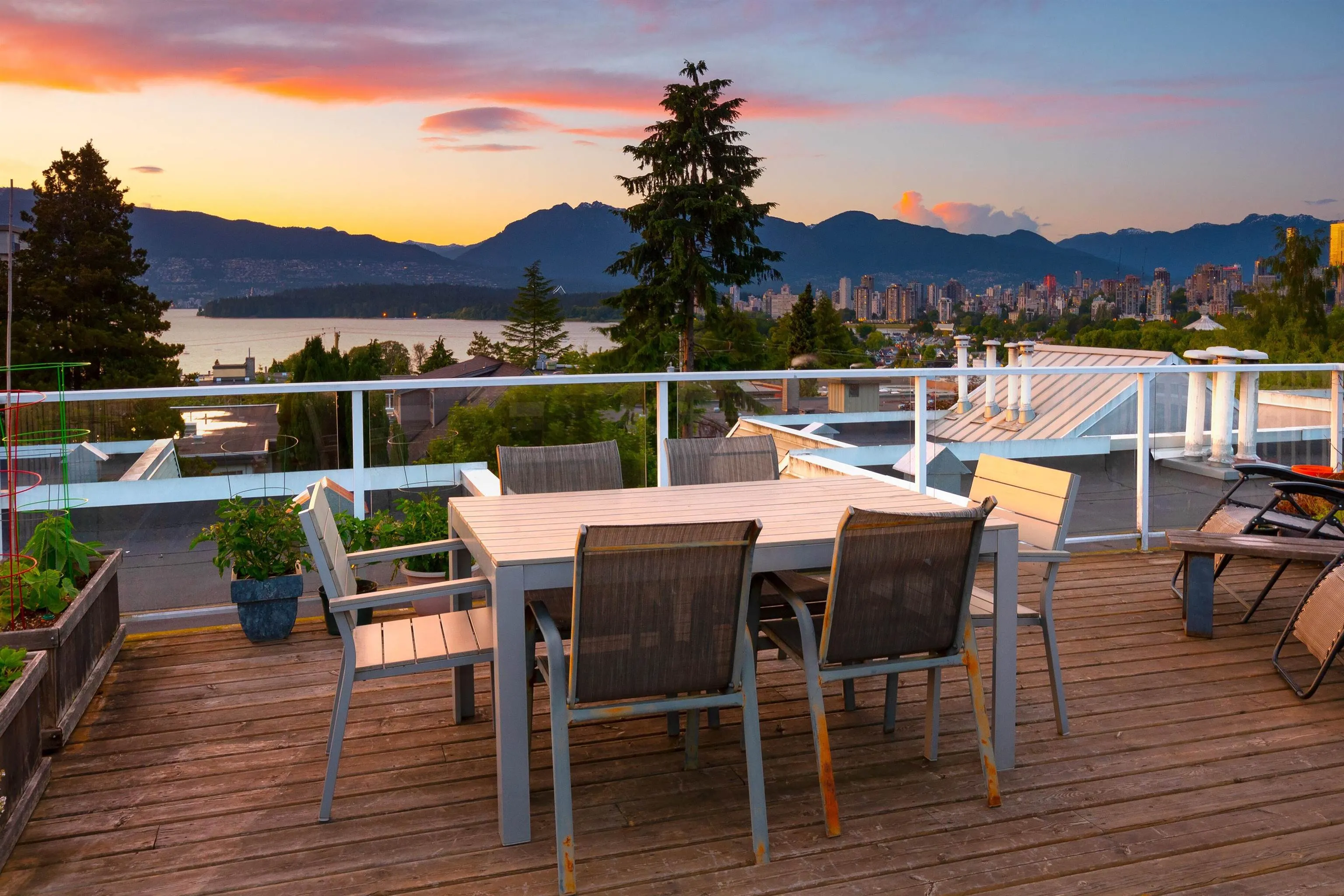 402 2250 W 3rd Avenue