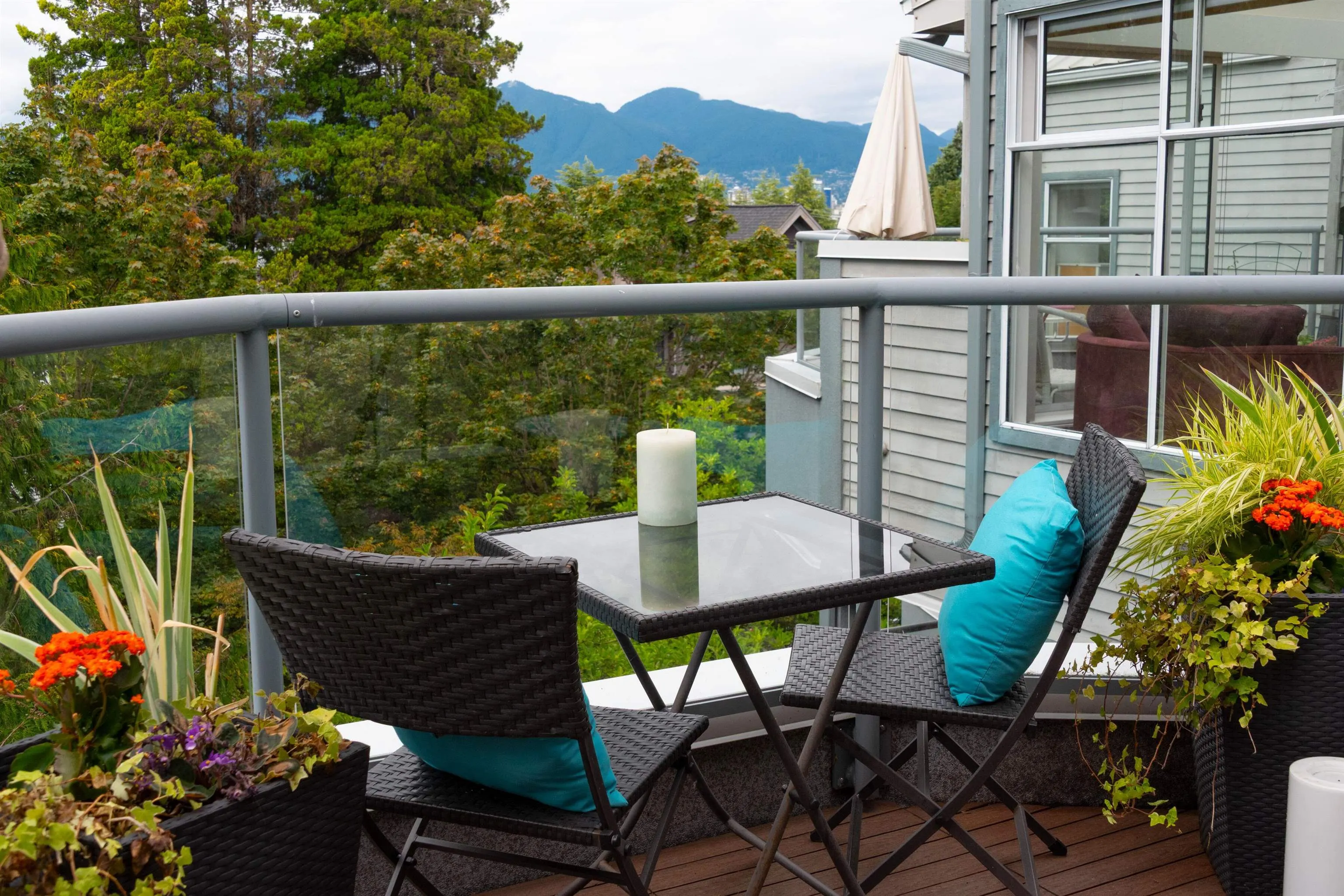 402 2250 W 3rd Avenue