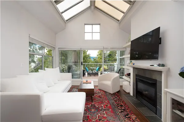 402 2250 W 3rd Avenue