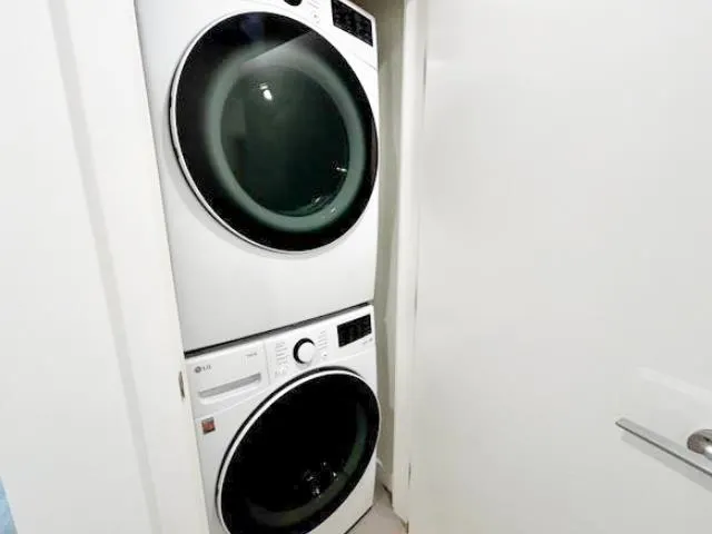 809 308 Alderson Avenue