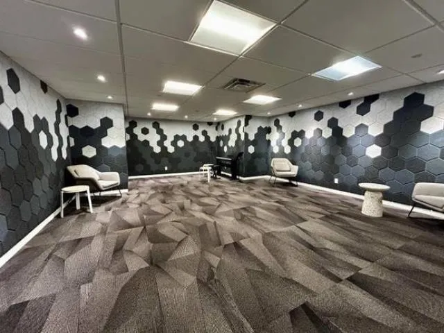 809 308 Alderson Avenue