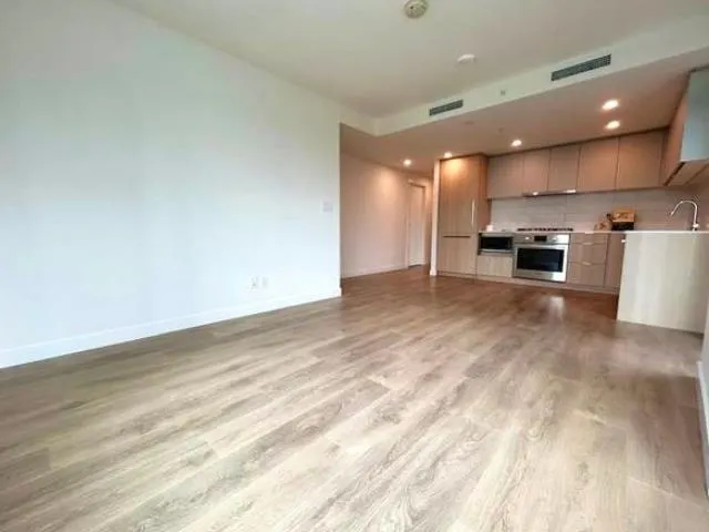 809 308 Alderson Avenue