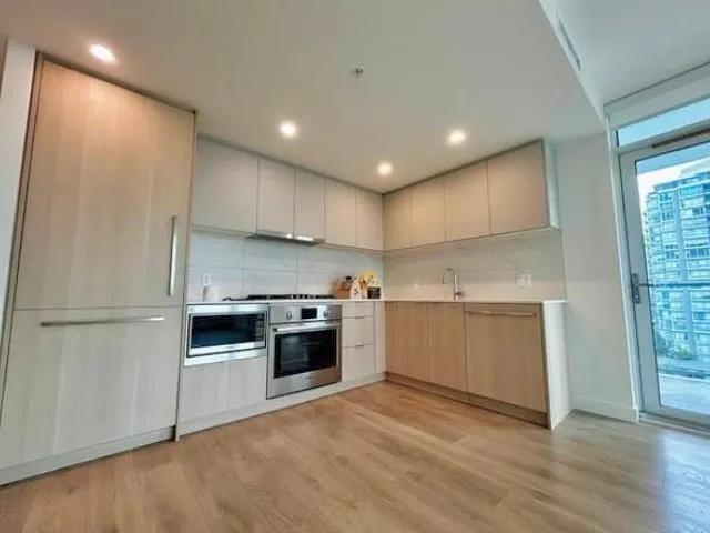 809 308 Alderson Avenue