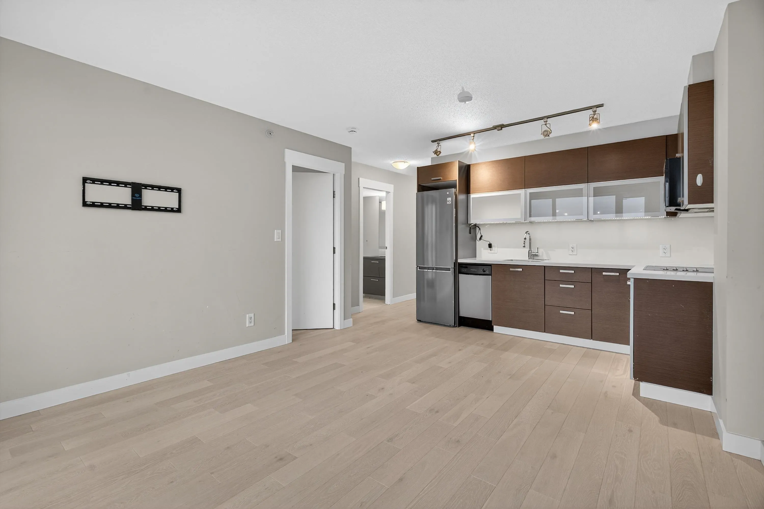 1105 10777 University Drive