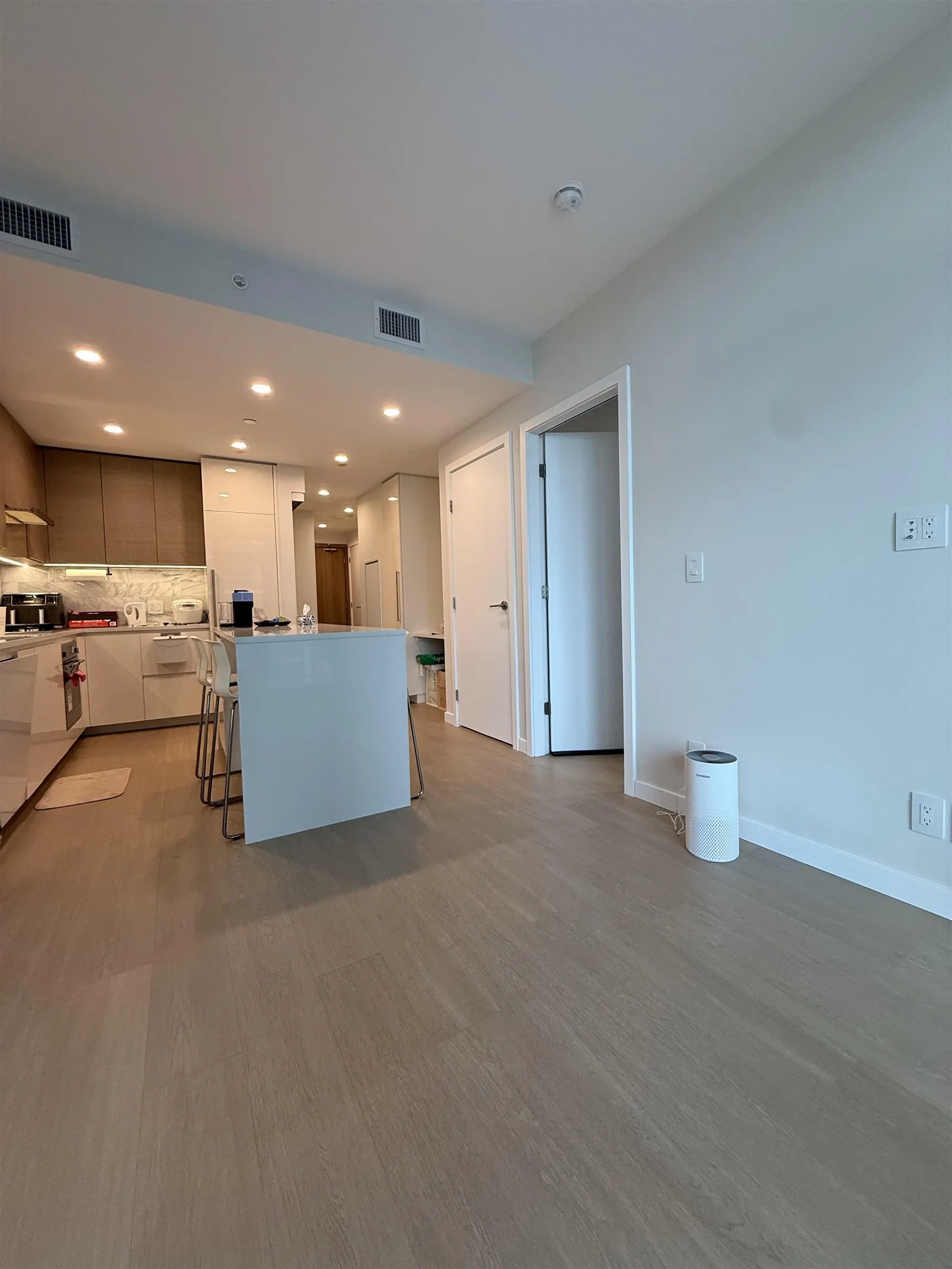2609 2108 Gilmore Avenue