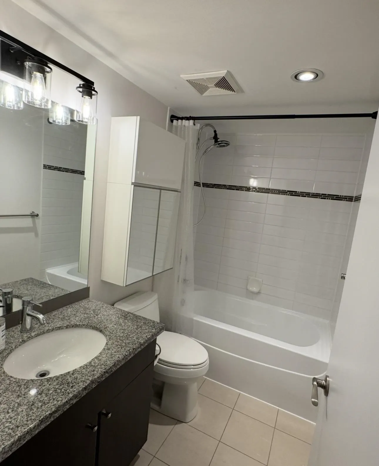 907 14 Begbie Street