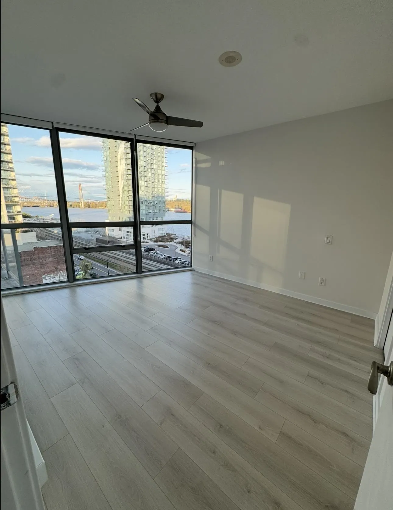 907 14 Begbie Street