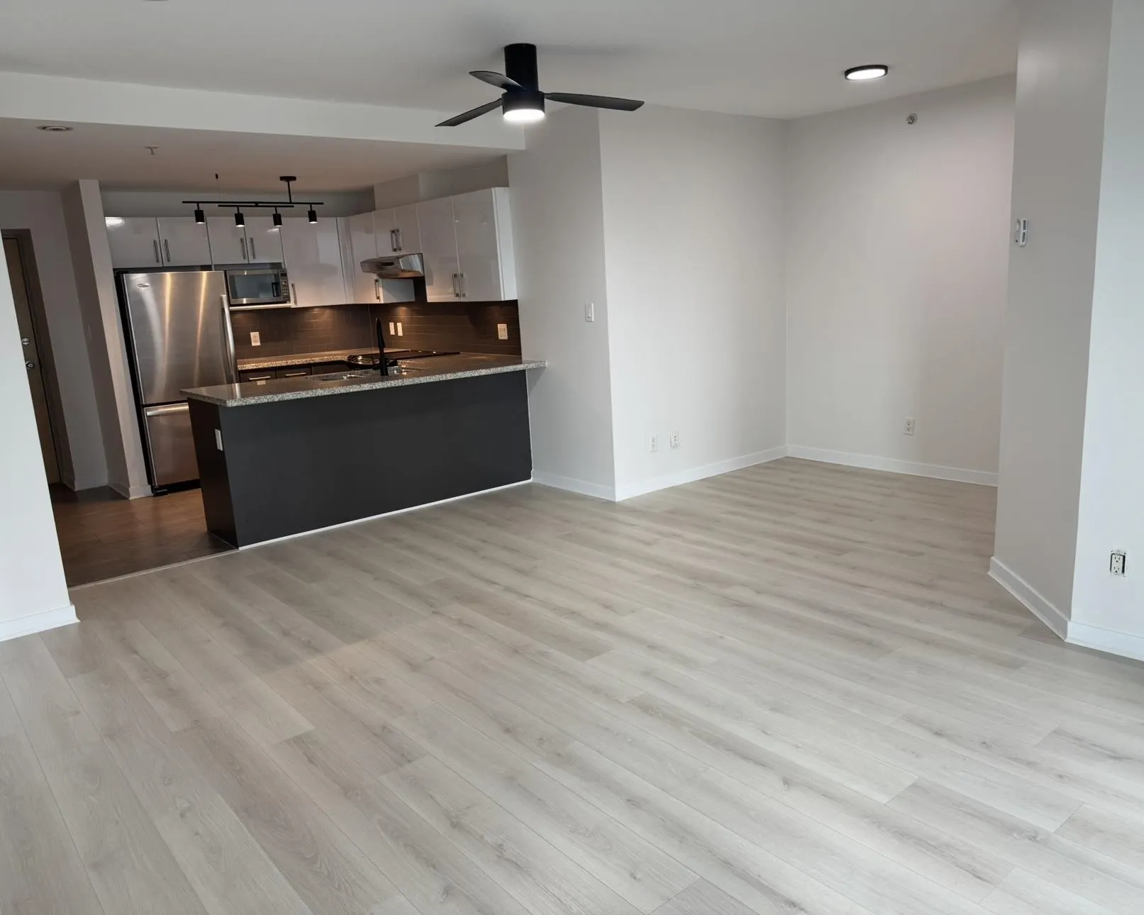 907 14 Begbie Street