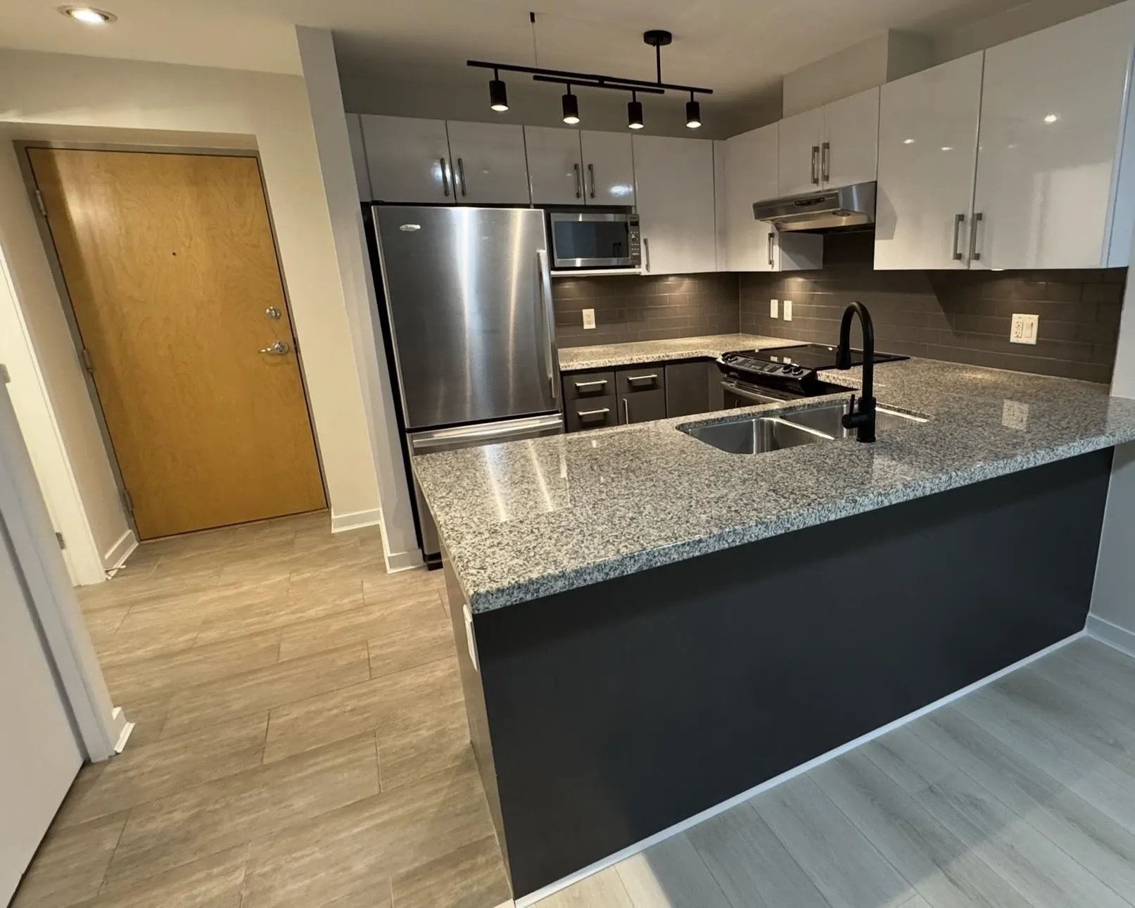 907 14 Begbie Street