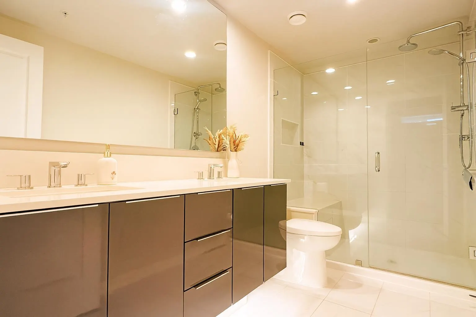 706 3100 Windsor Gate