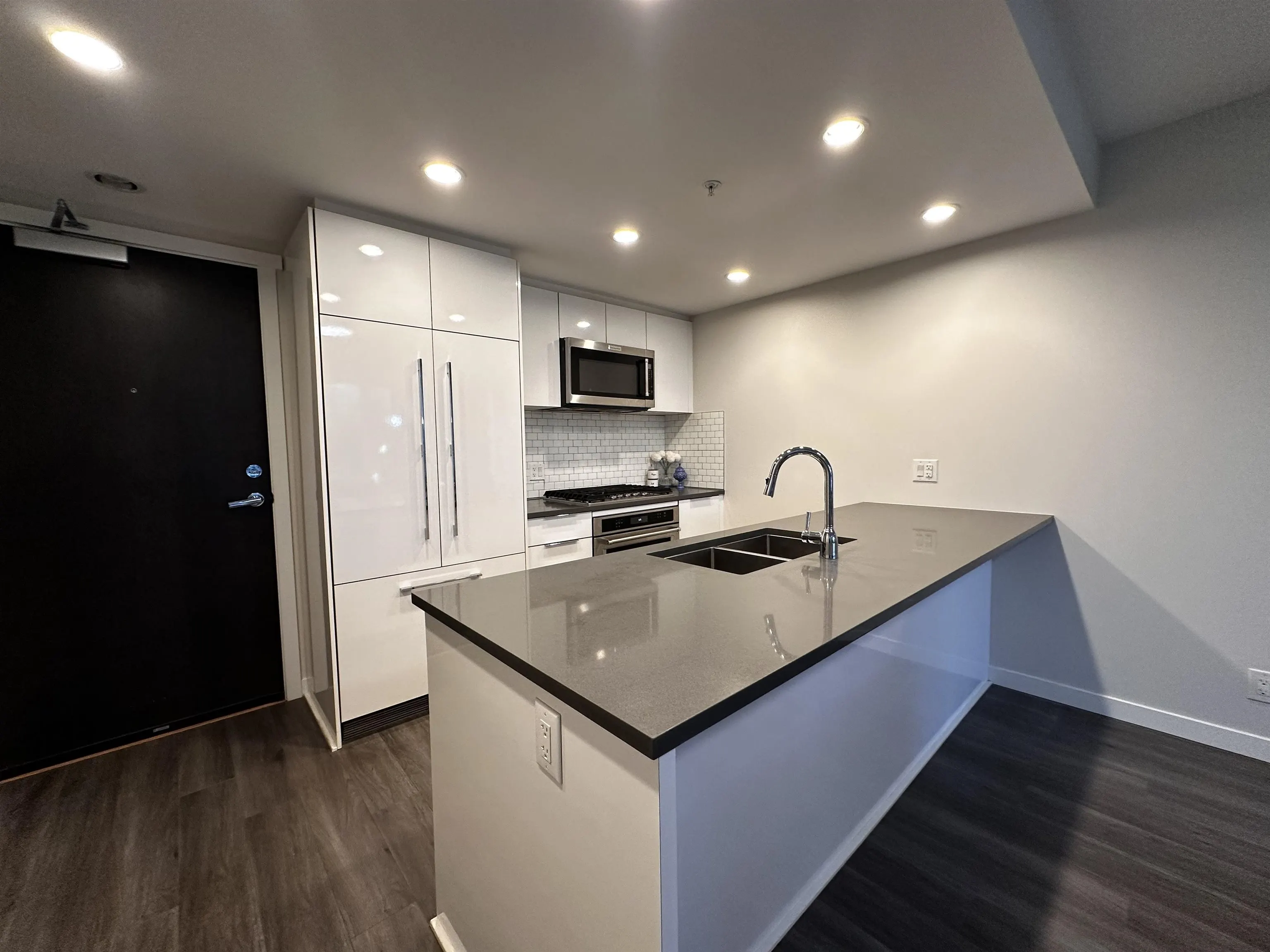 706 3100 Windsor Gate