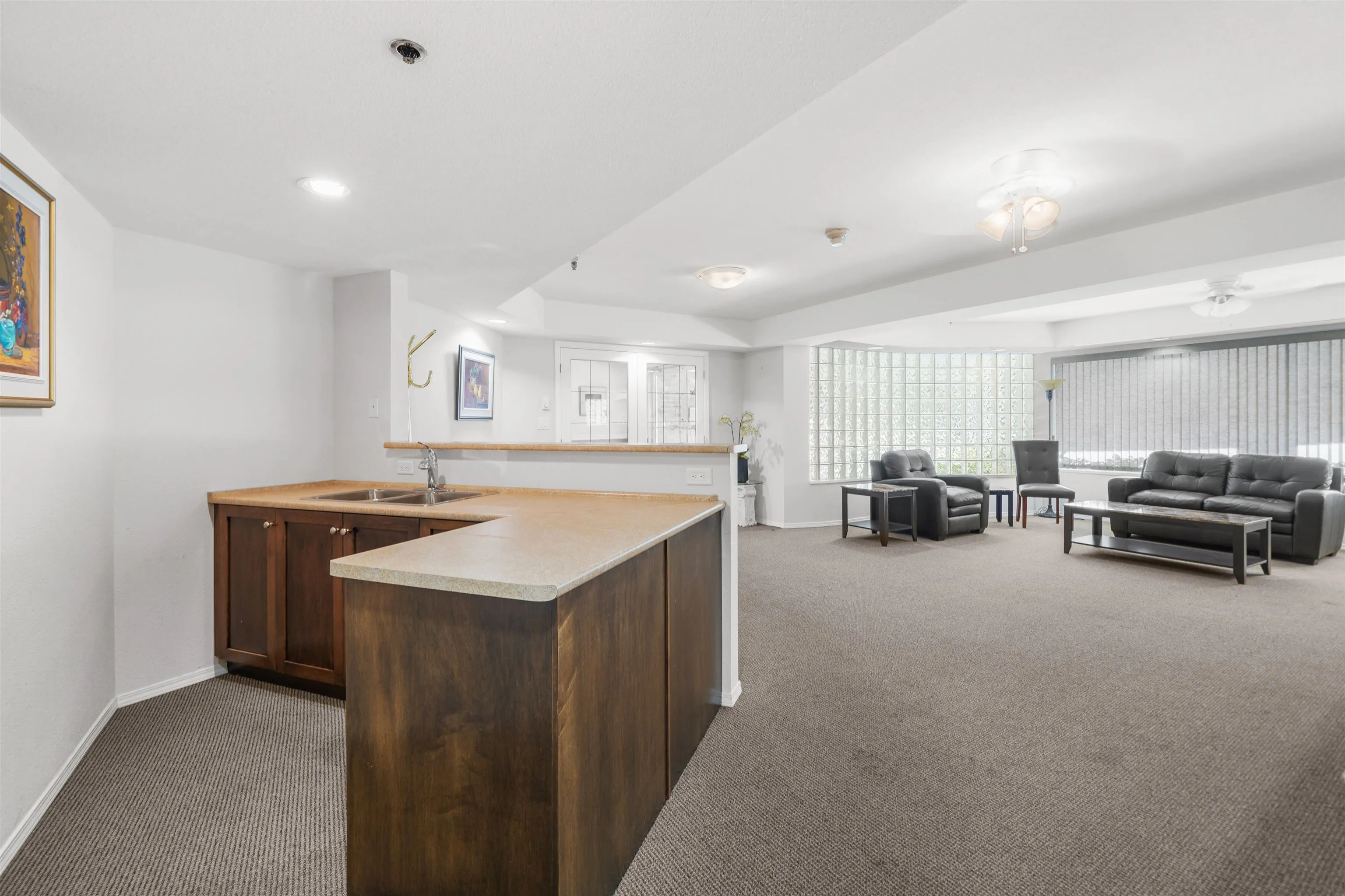 405 2335 Whyte Avenue