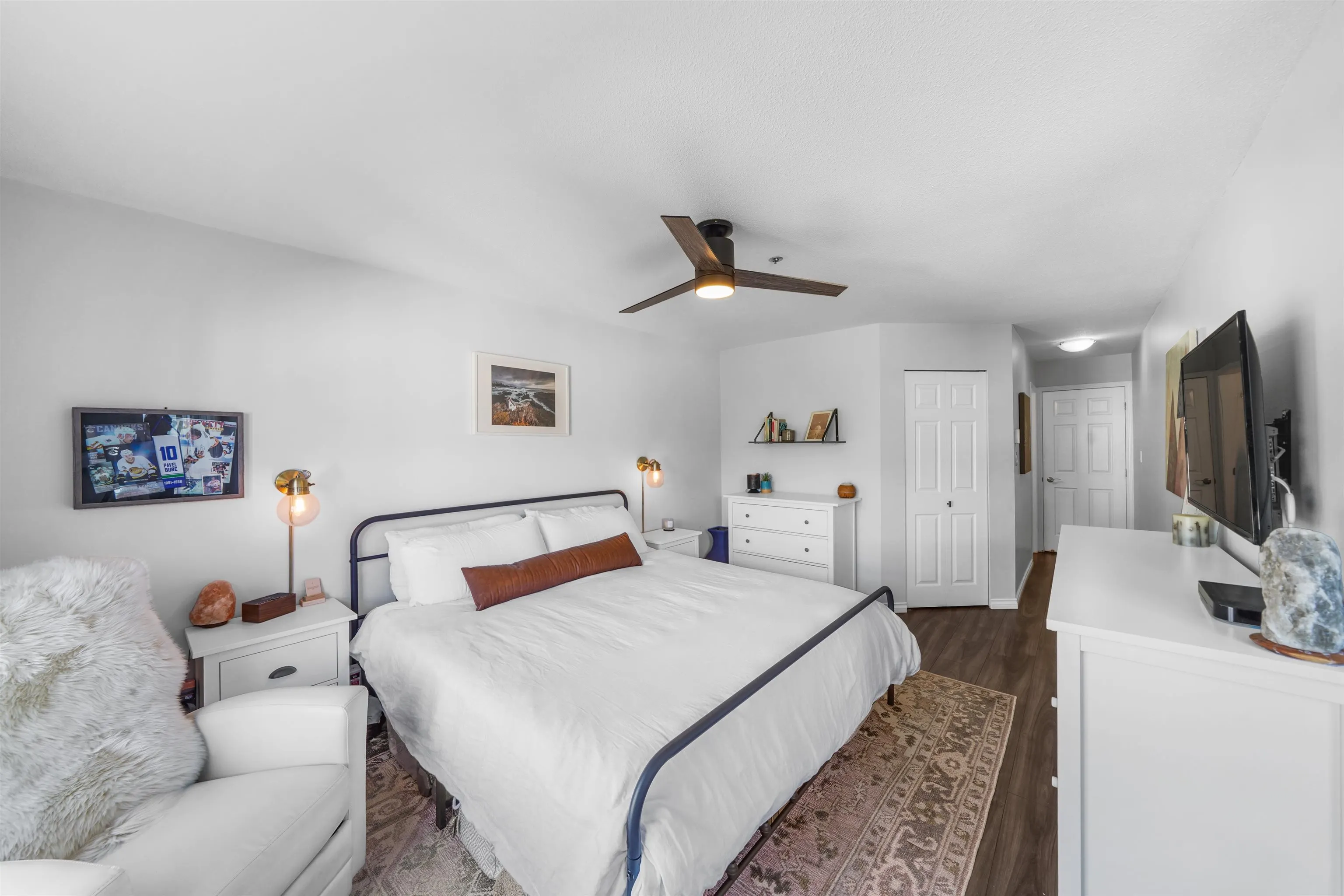 405 2335 Whyte Avenue