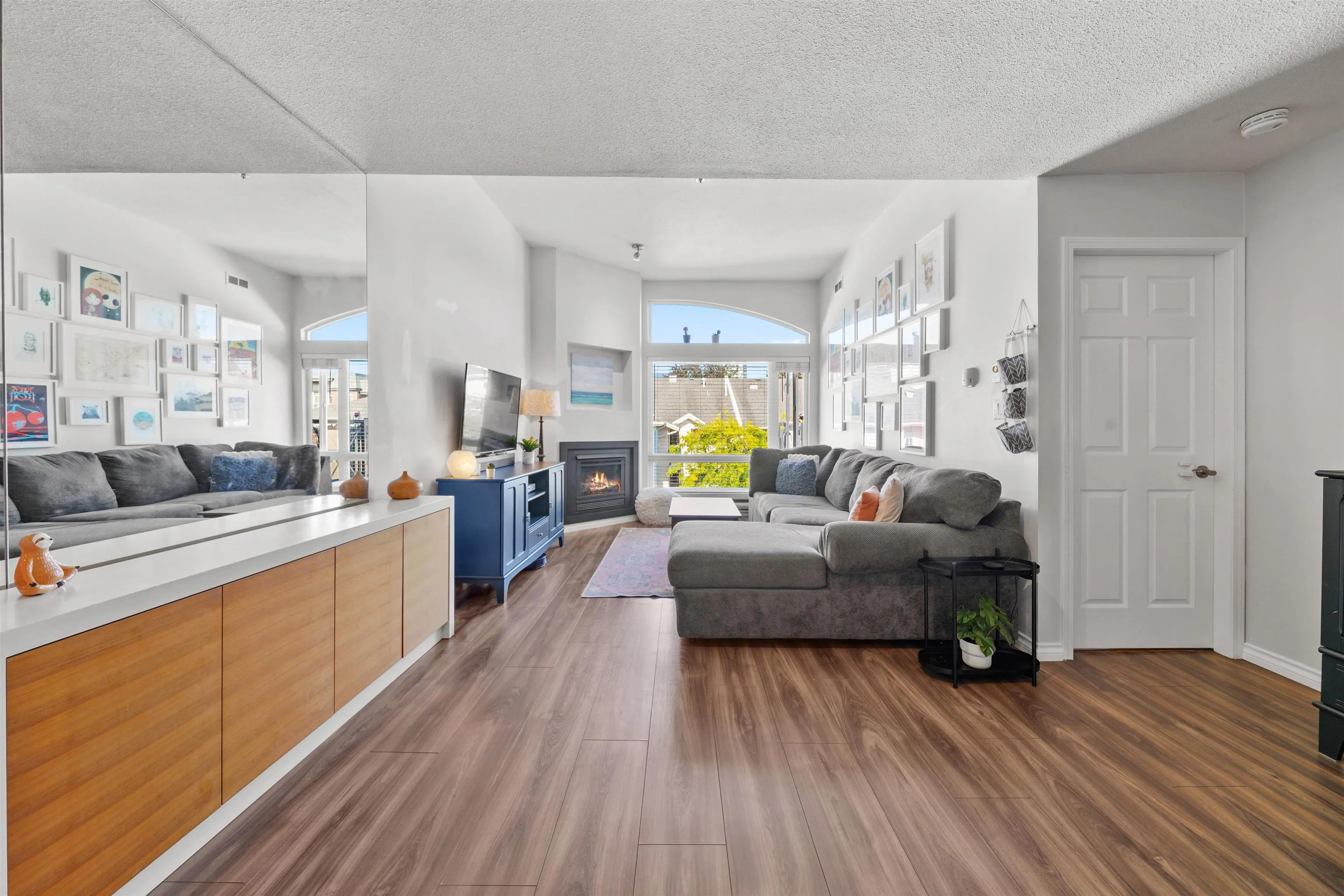 405 2335 Whyte Avenue