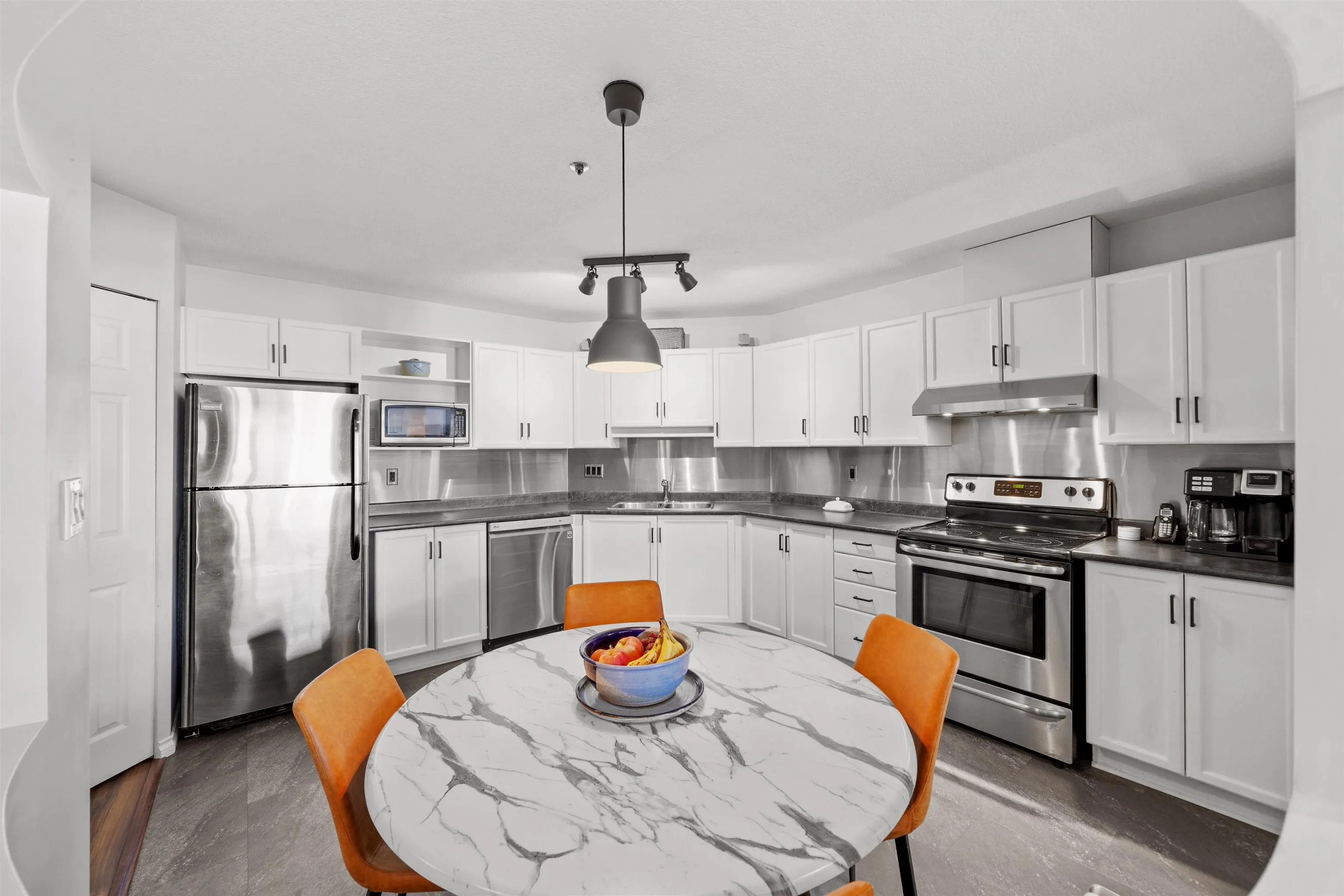 405 2335 Whyte Avenue