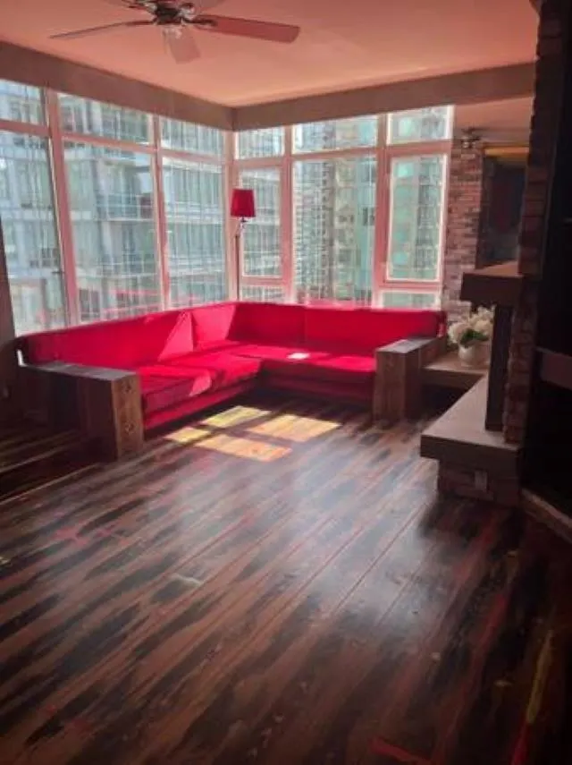 480 Robson Street