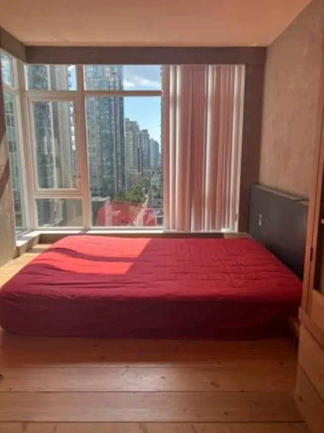 480 Robson Street
