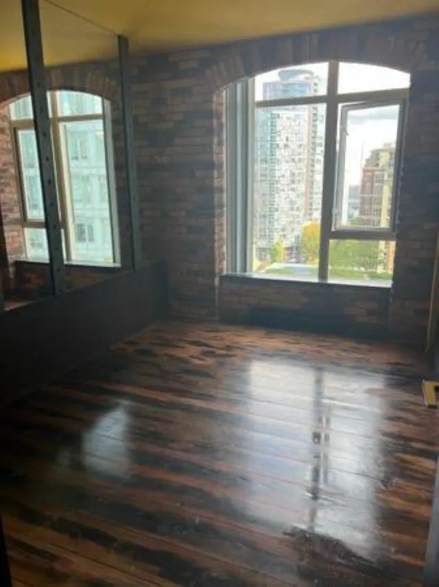 480 Robson Street