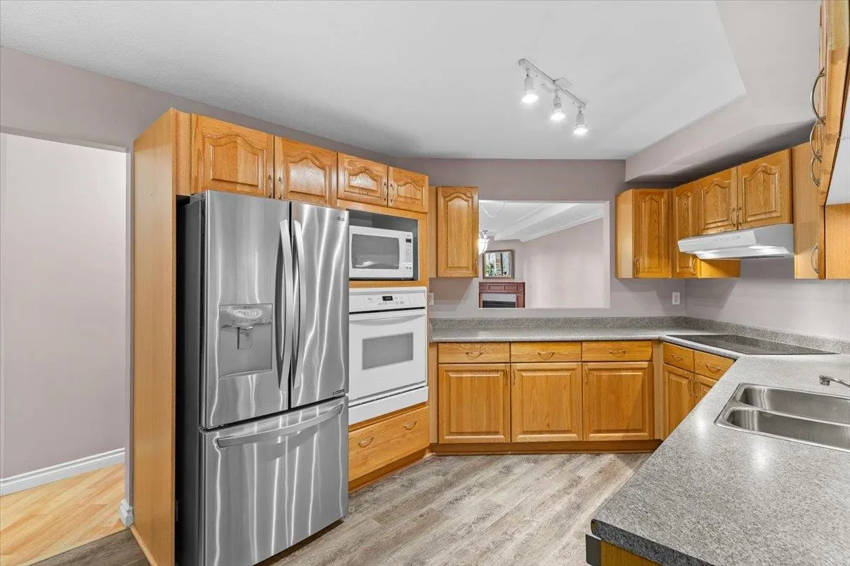 107 1450 Merklin Street