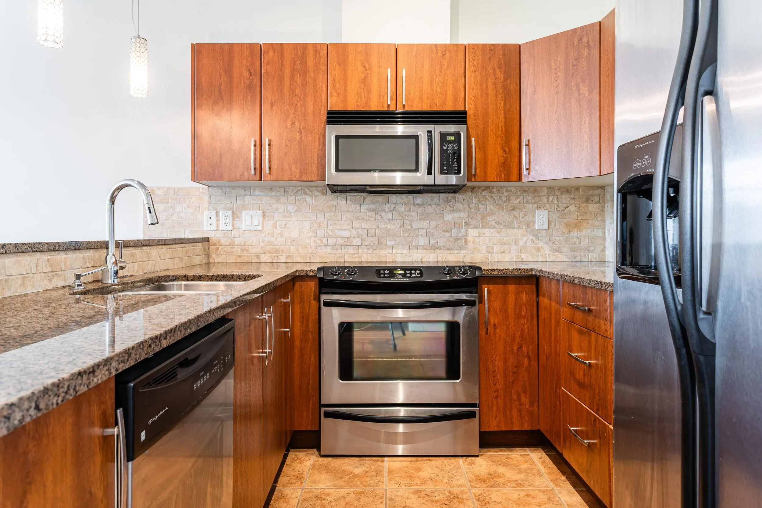 411 2632 Pauline Street