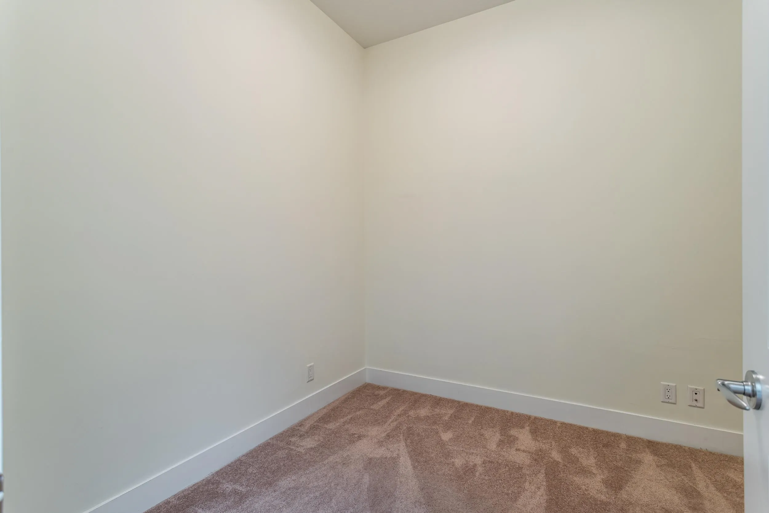 411 2632 Pauline Street