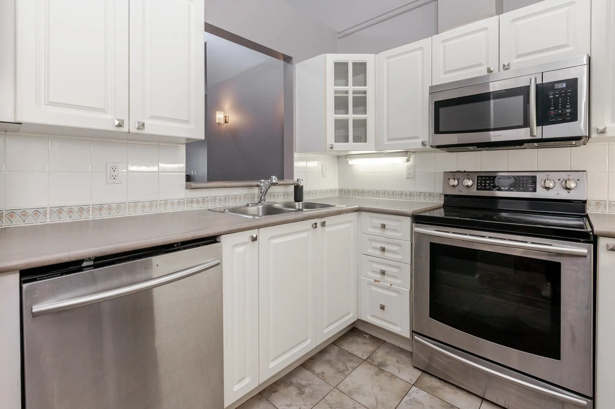 415 14377 103 Avenue