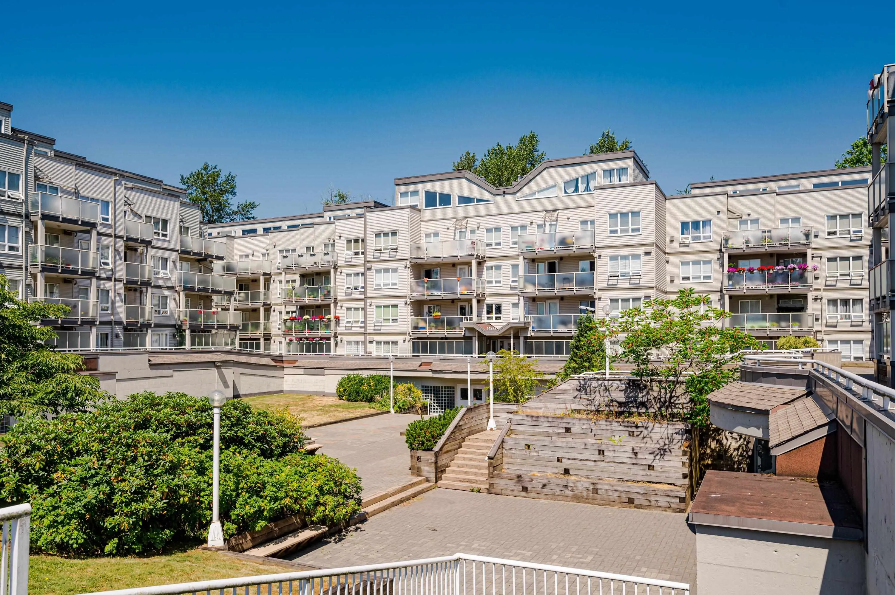 415 14377 103 Avenue