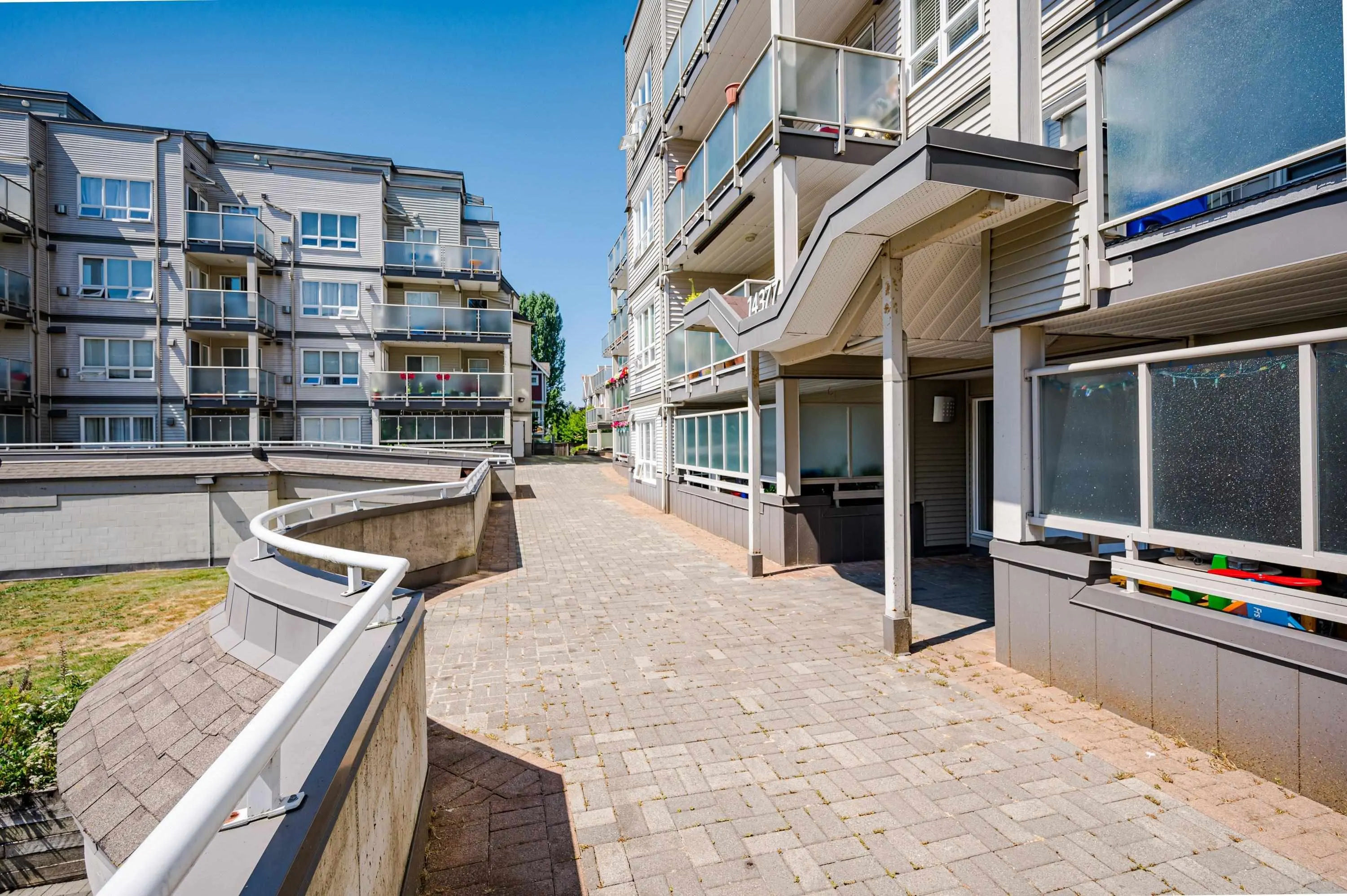 415 14377 103 Avenue