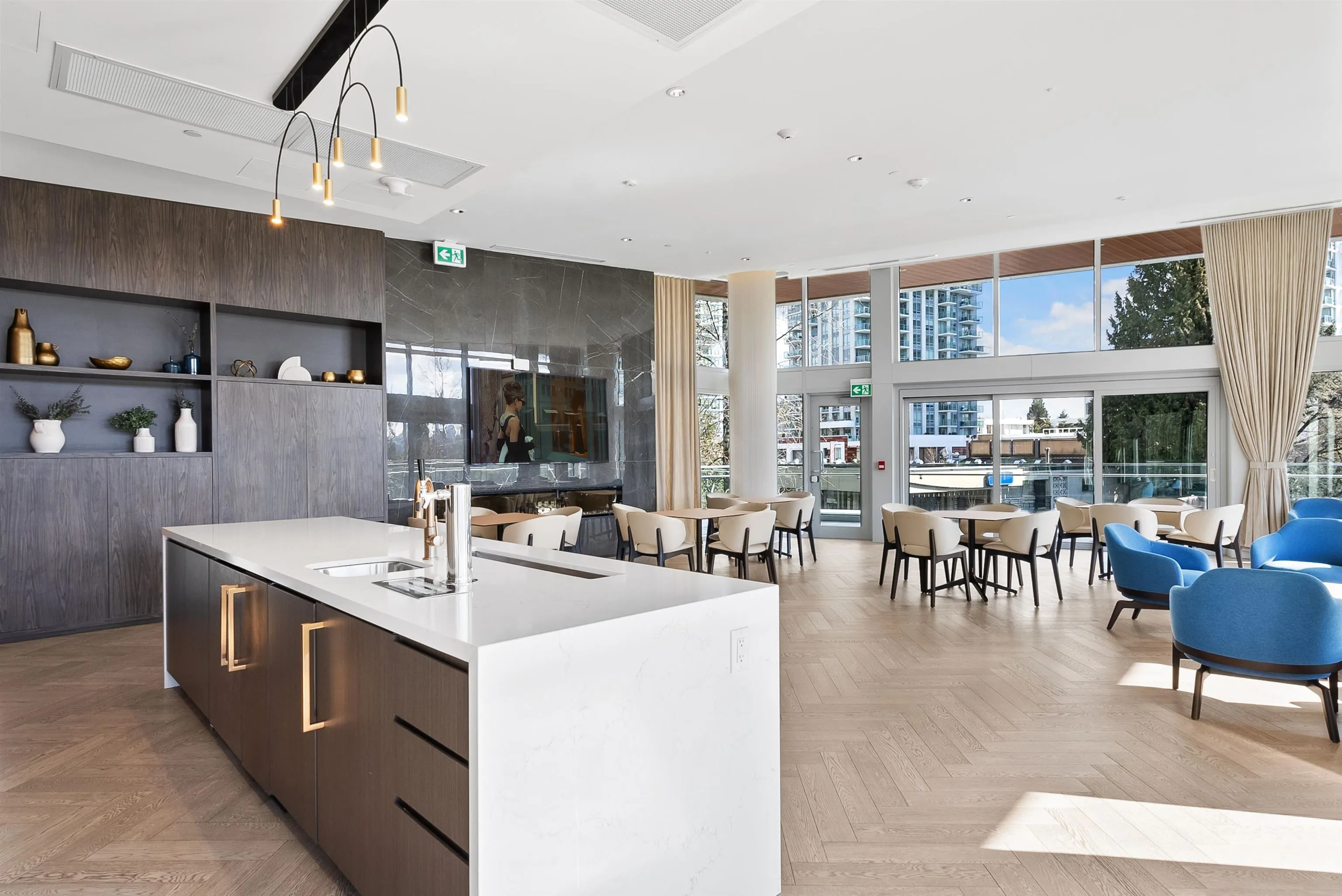 2208 200 Klahanie Court