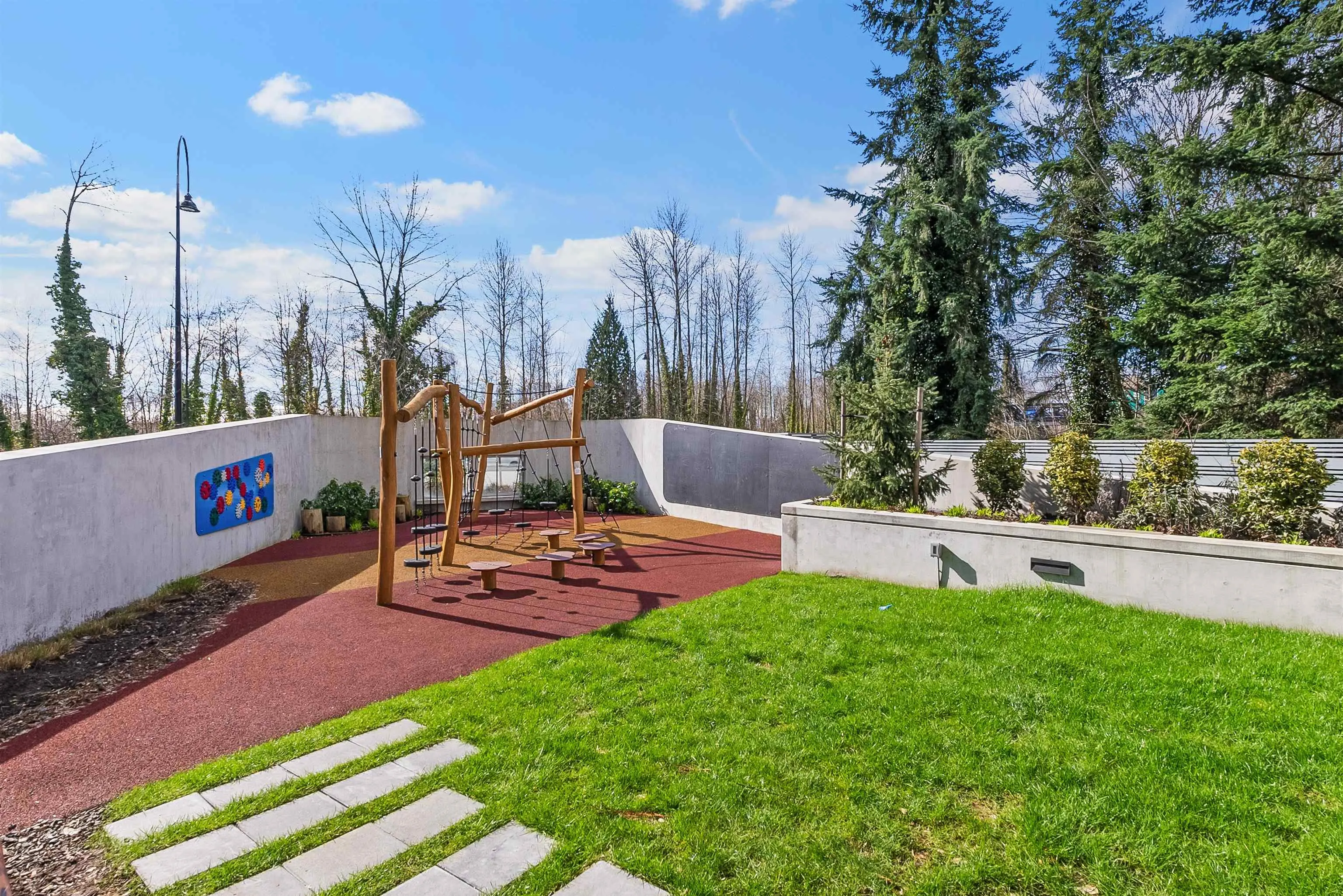 2208 200 Klahanie Court