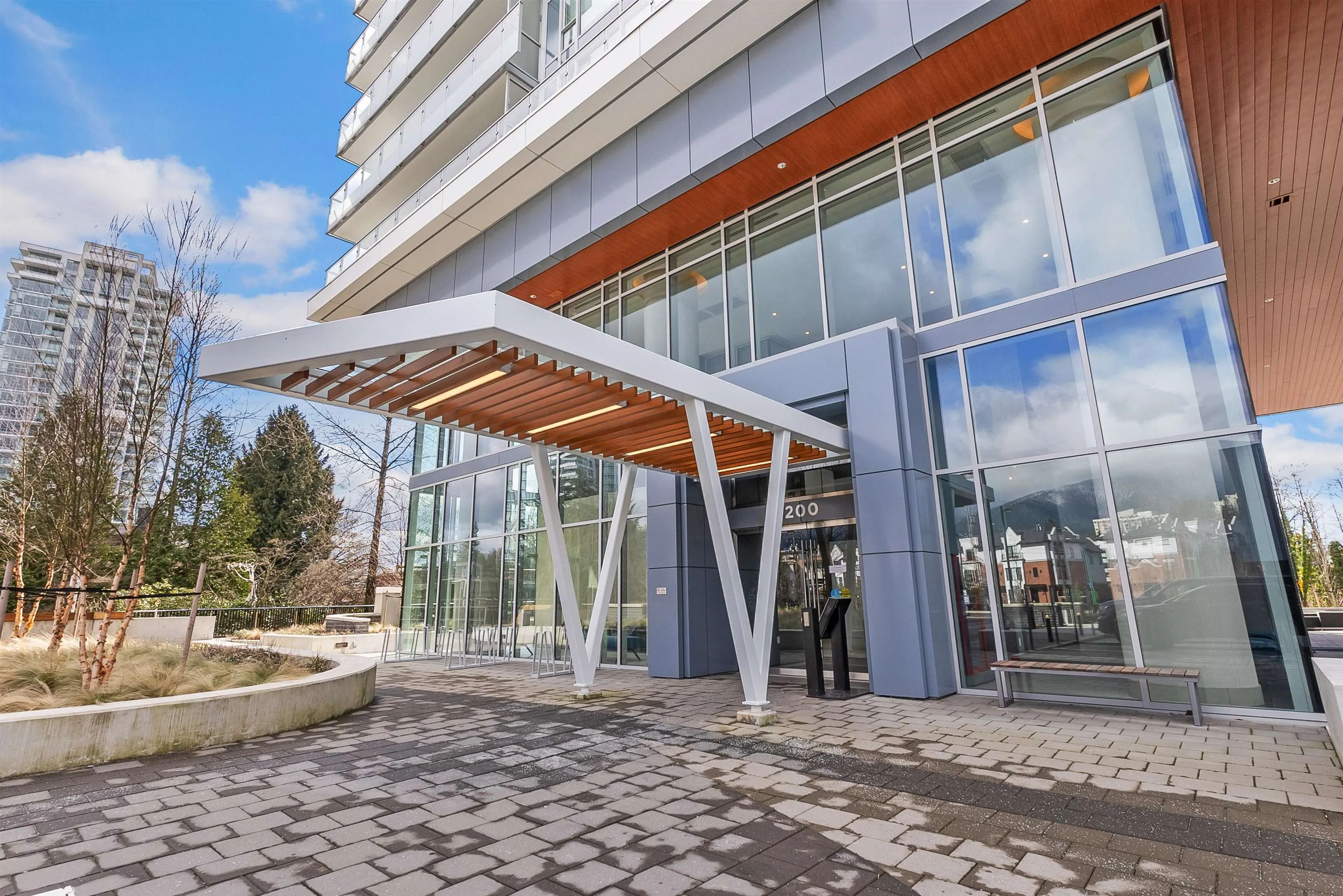 2208 200 Klahanie Court